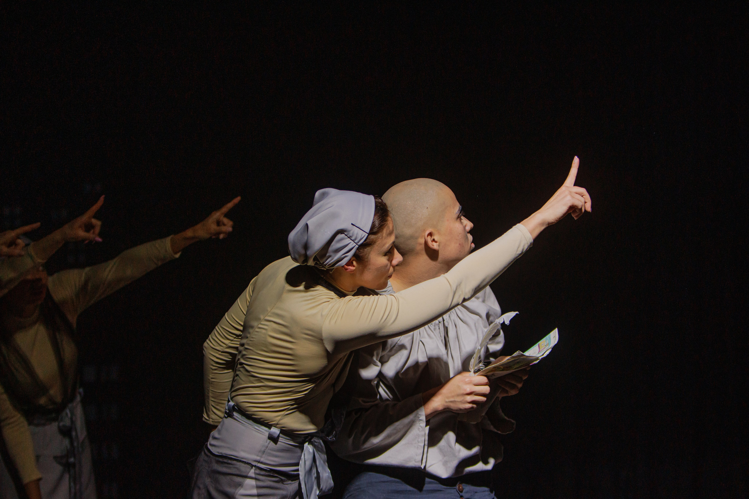 Fotos de la representación teatral en Valencia. Fotógrafo de retrato, familia y reportajes en Valencia | España | Europa Vitalii Lumier