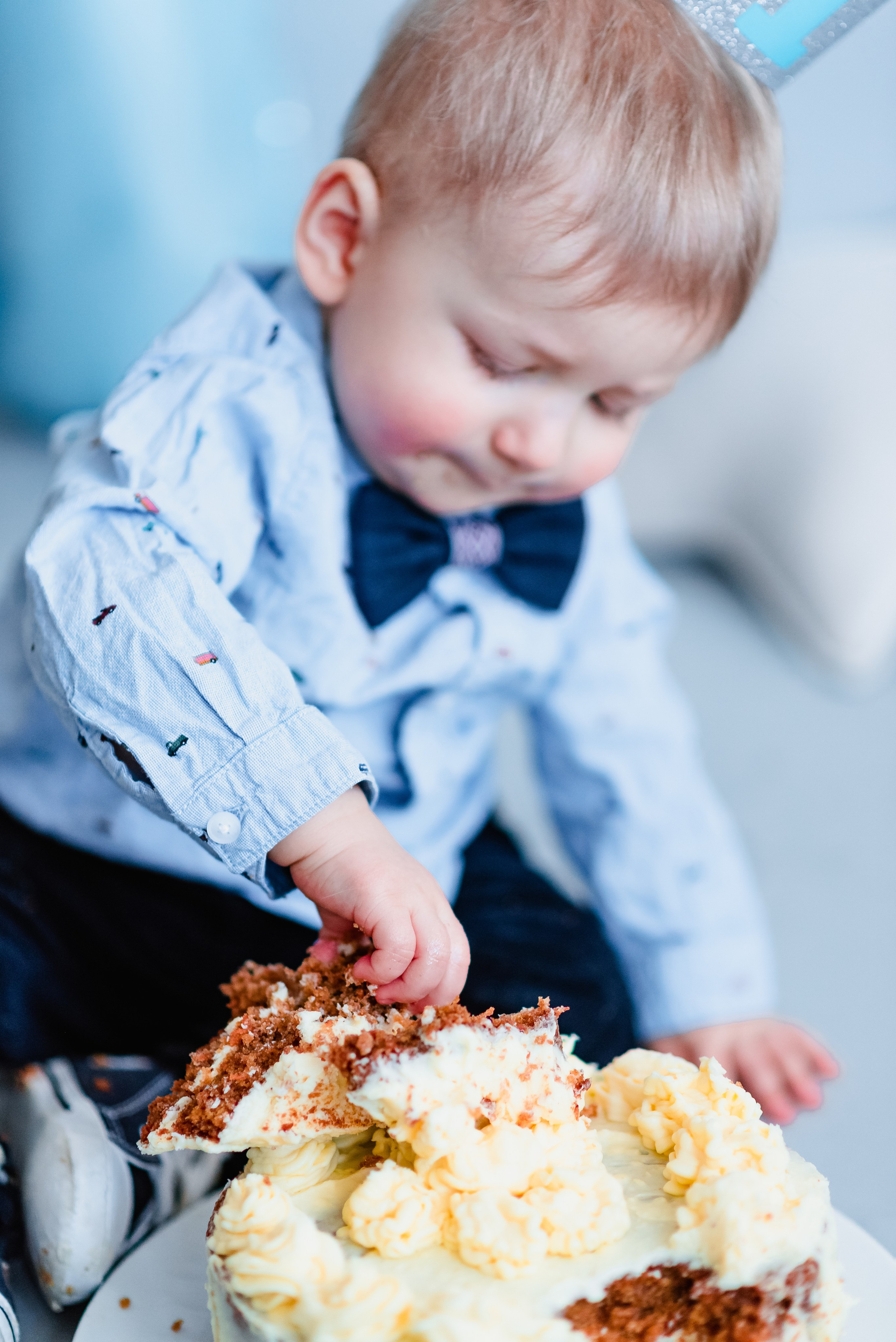 Smash the cake. Family and portrait photographer Natalja Biteniece