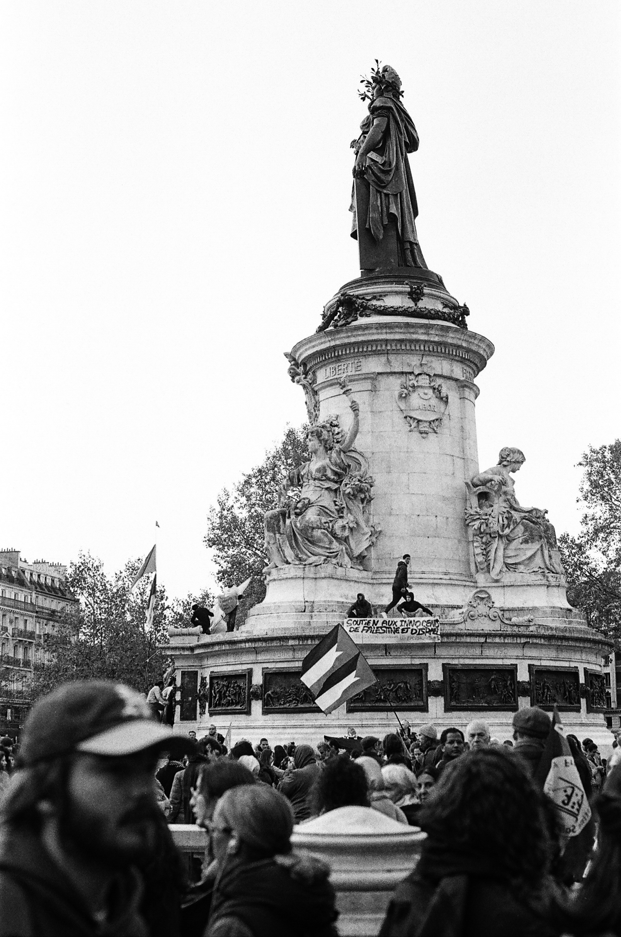 Argentique 🎞️ 📷. Anastasia Shapoval violoniste et photographe. Paris — Bourges