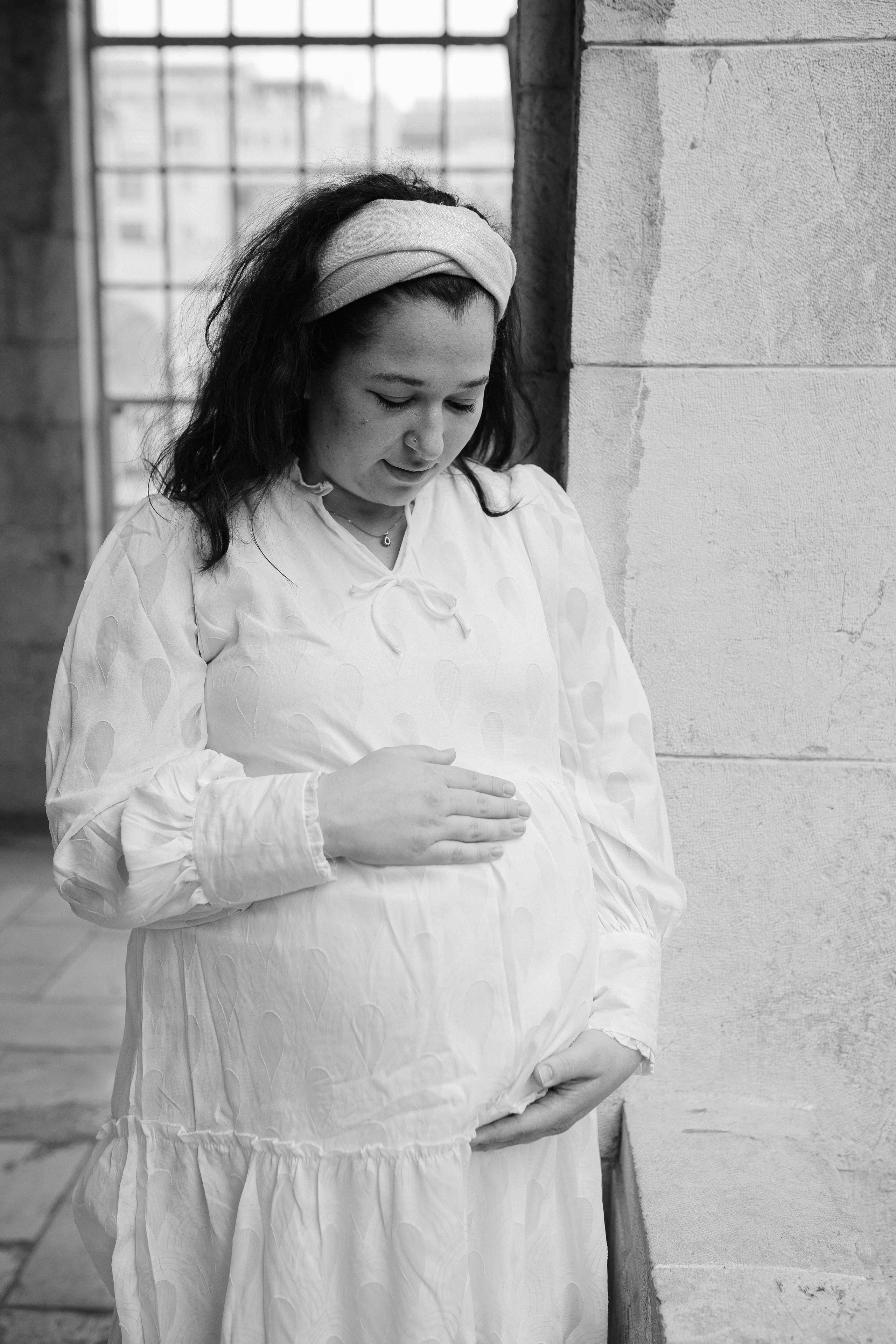 EXPECTING A BABY, JERUSALEM. PHOTOGRAPHER IN ISRAEL