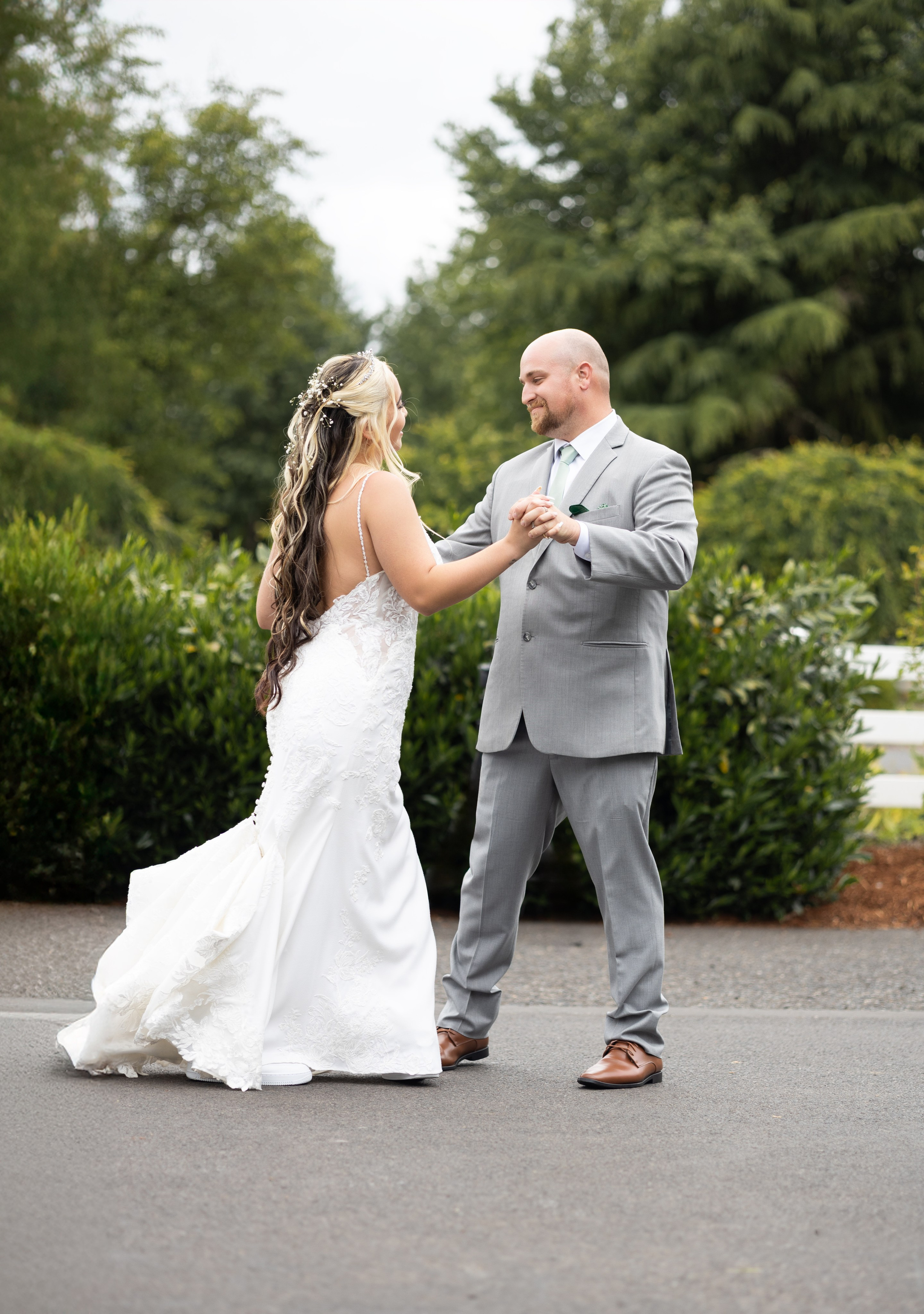 Backyard Wedding. Family and Wedding photographer