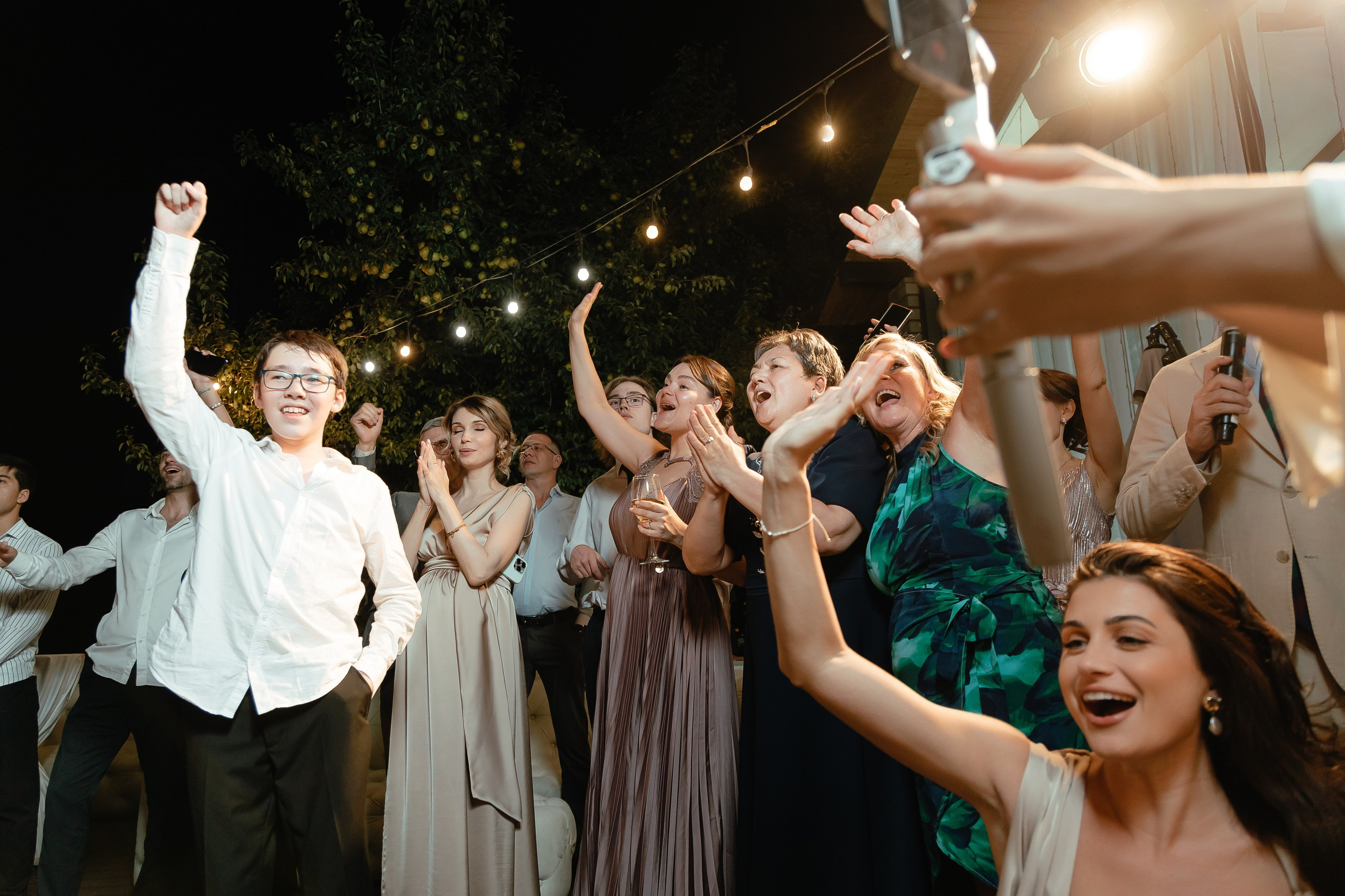 Thomas & Suyumbika. Главная