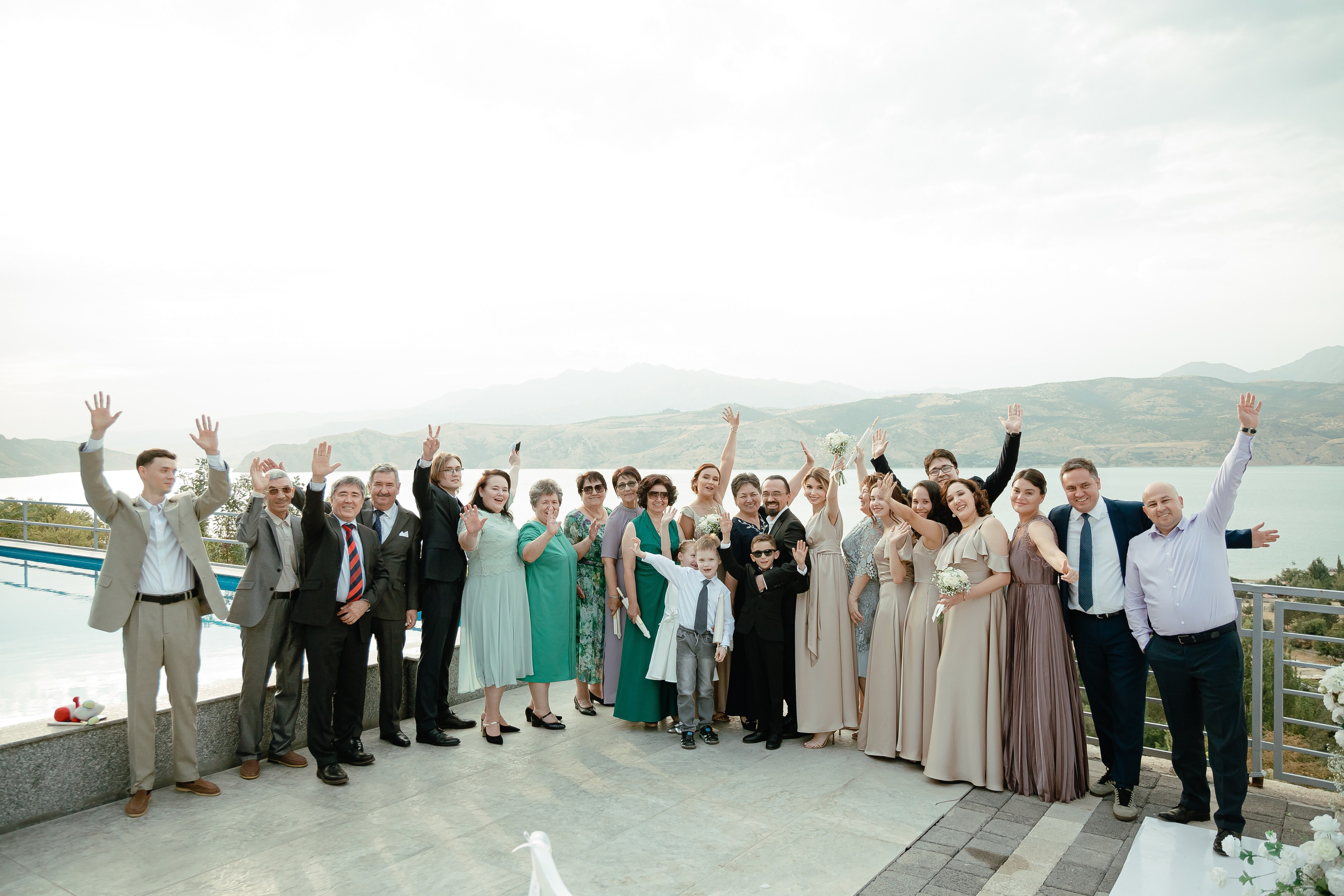 Thomas & Suyumbika. Главная