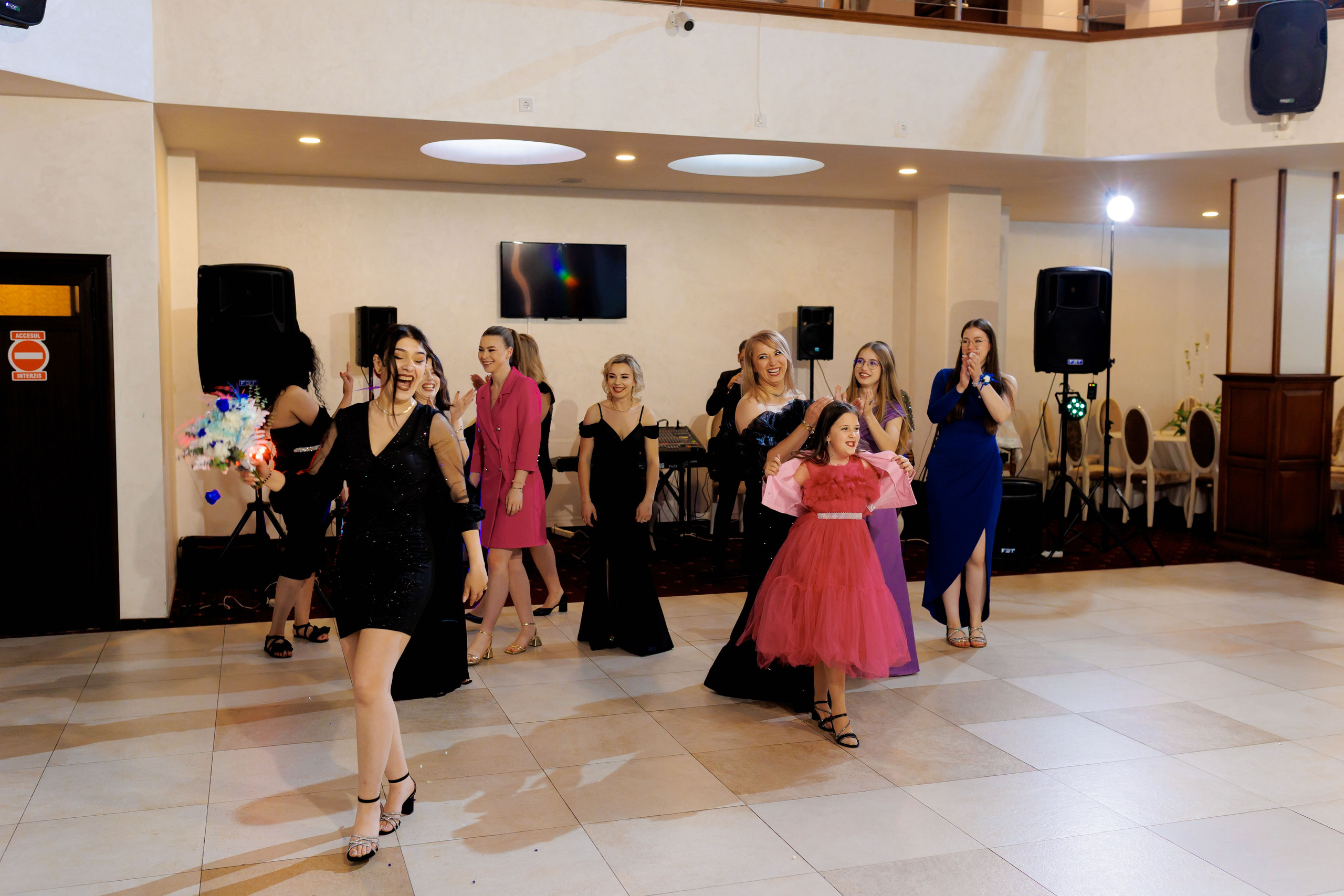 Loredana & Emilian – Ziua Nunții | Videografie - fotografie Botez Suceava, Iași, Botoșani. Servicii foto-video profesionale, pentru momente de neuitat
