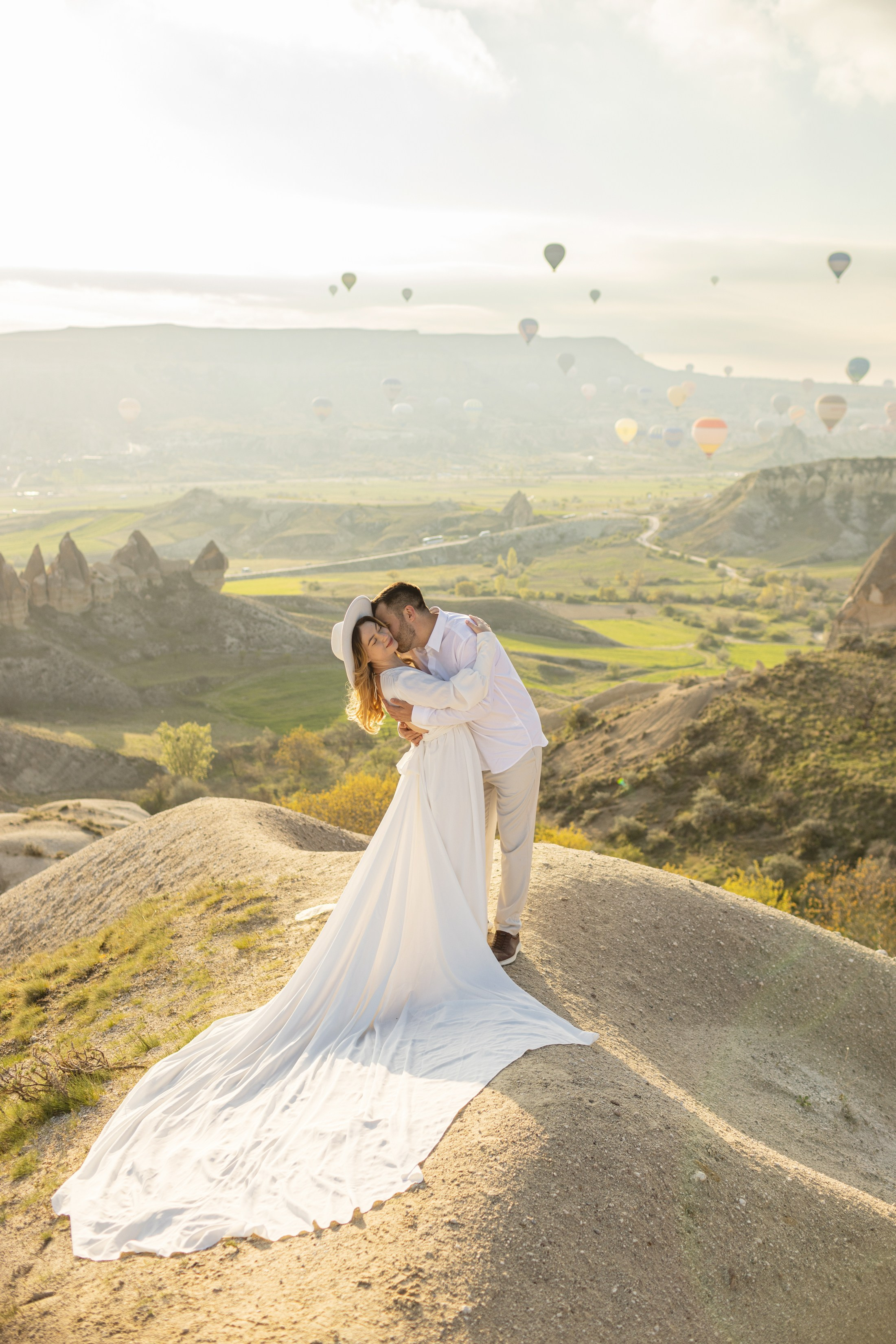 Elegant Wedding Photoshoot with a Flowing Dress and Balloons in Cappadocia. Julia Ganch I Fashion Wedding Photography I Cappadocia Turkey