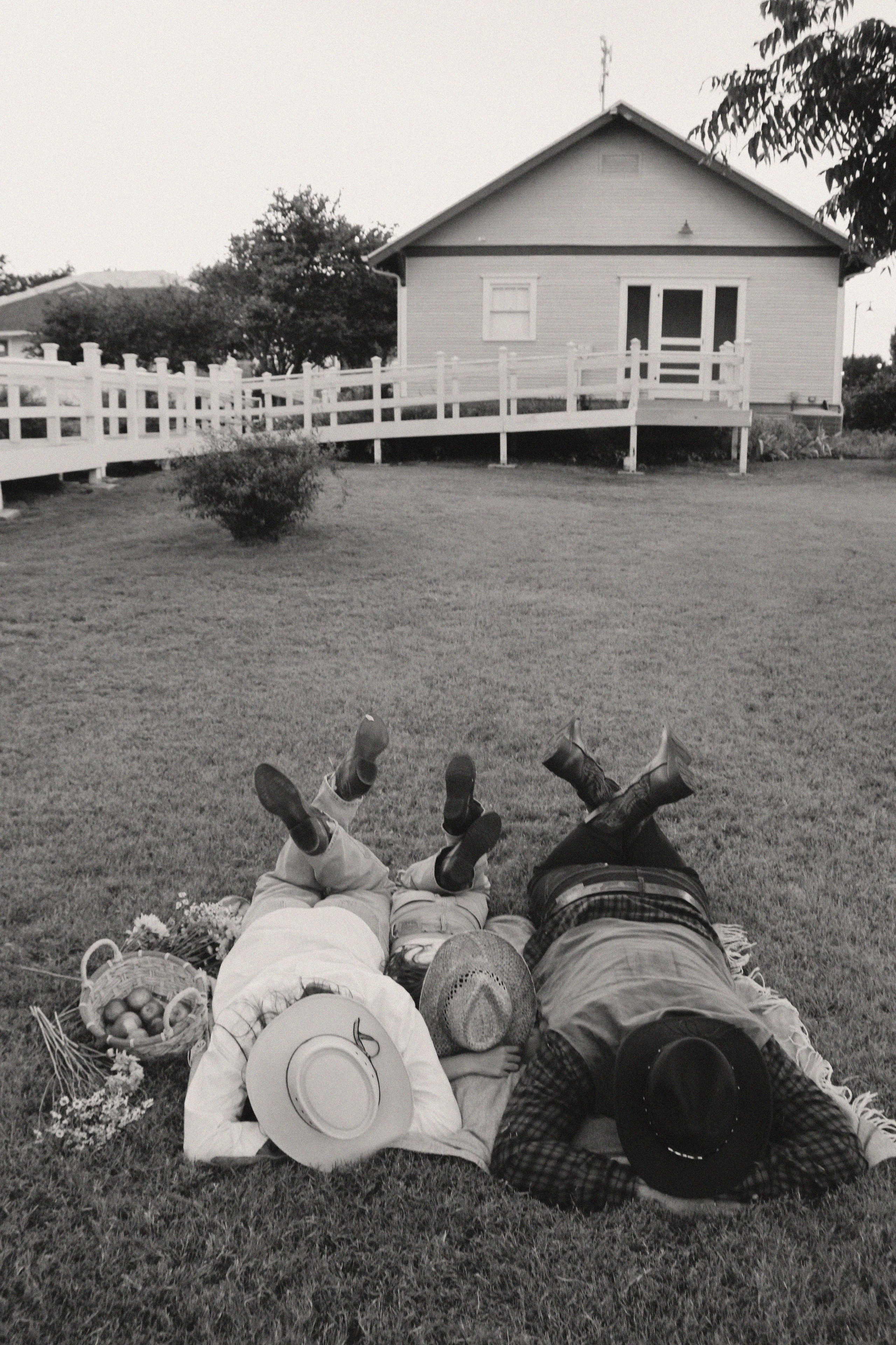 Texas Countryside Family Photoshoot in Cowboy Style. Lana Petrychenko — Portrait & Family Photographer. Valencia, Spain