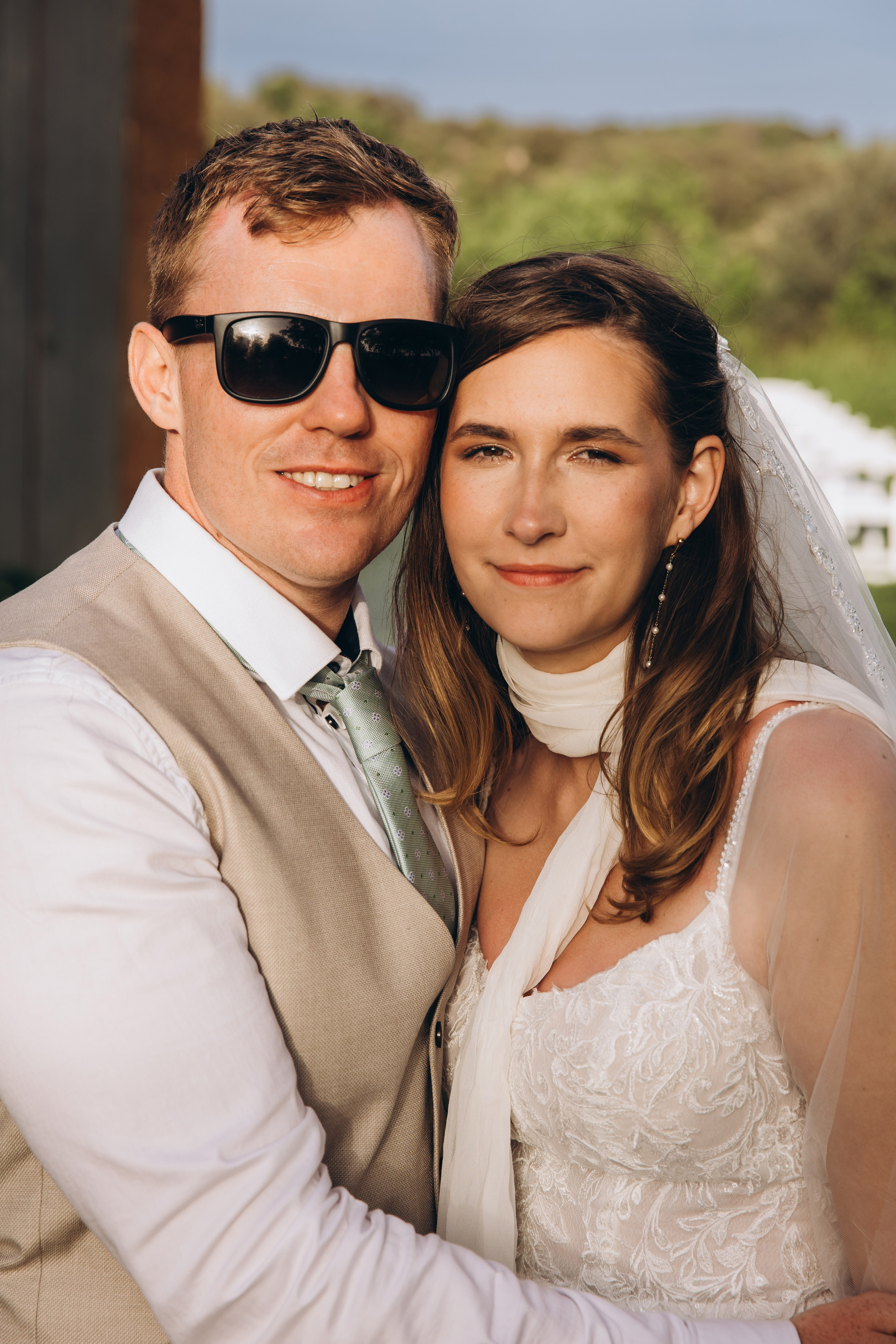 Couple kissing in Venice – European destination wedding photo.