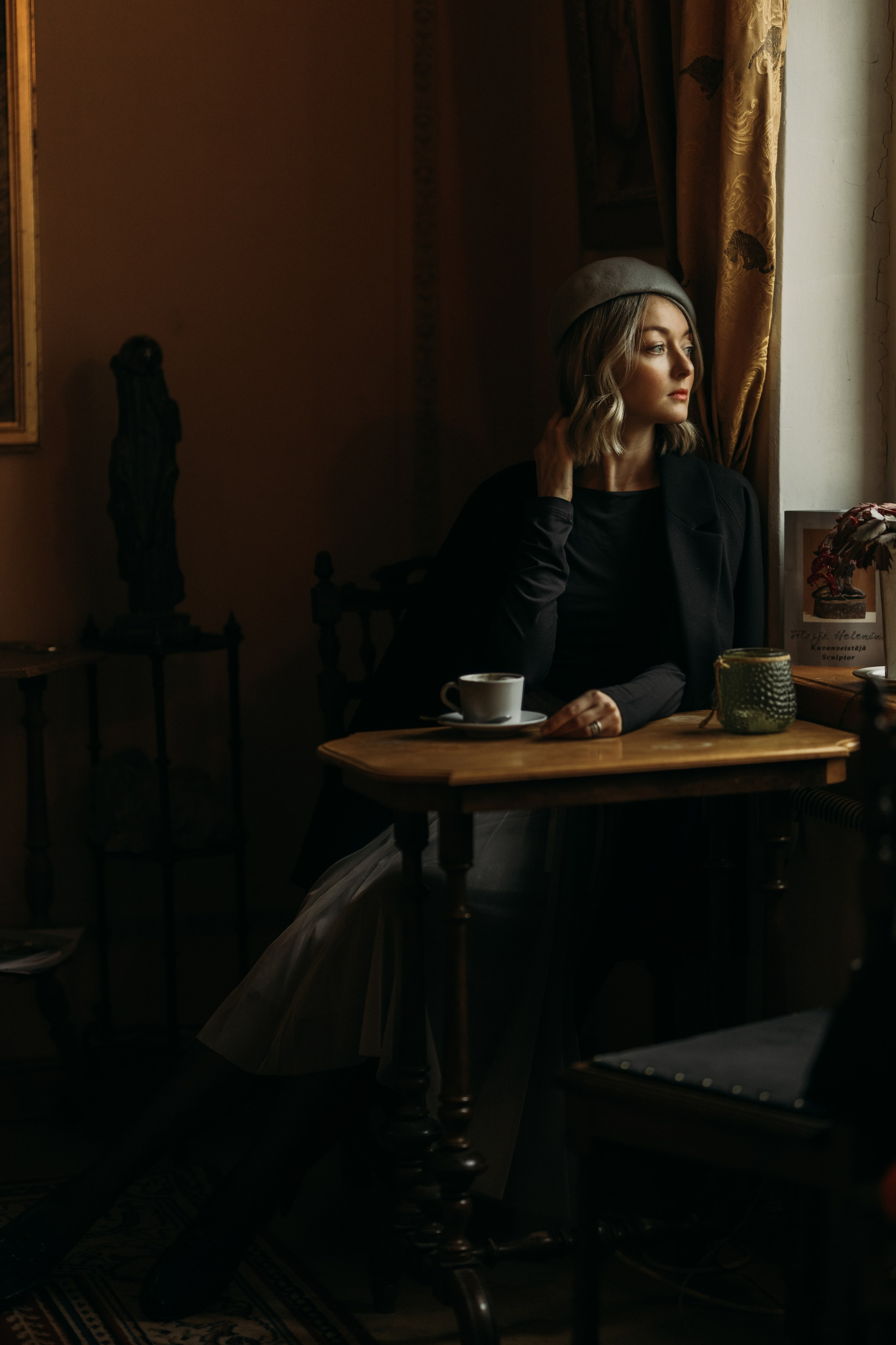 Woman phoshoot. Wedding and potrait photographer in Helsinki Vickan O