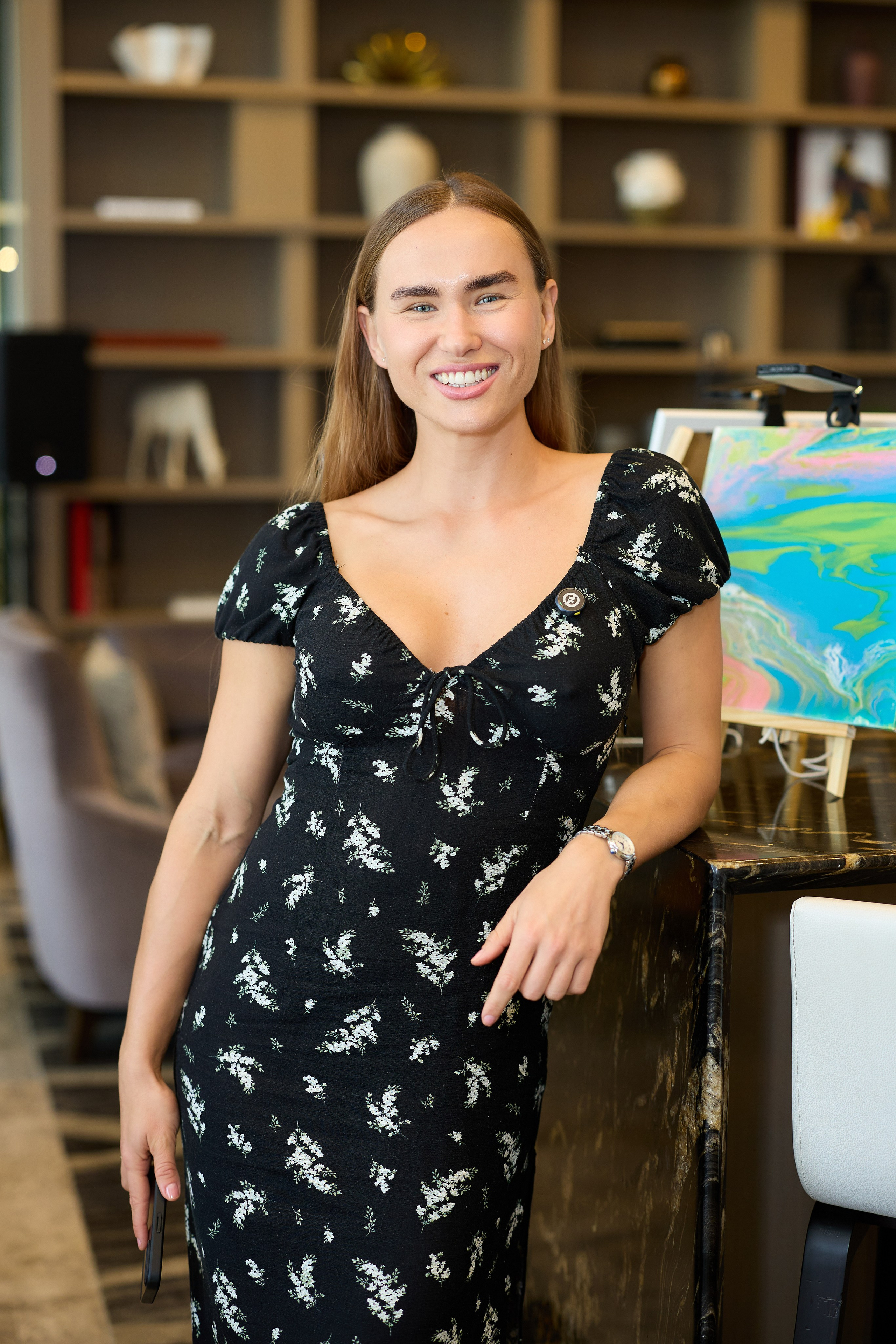 Авторская благотворительная художественная выставка Дианы Бортник. Фотограф Юлия Маковеева