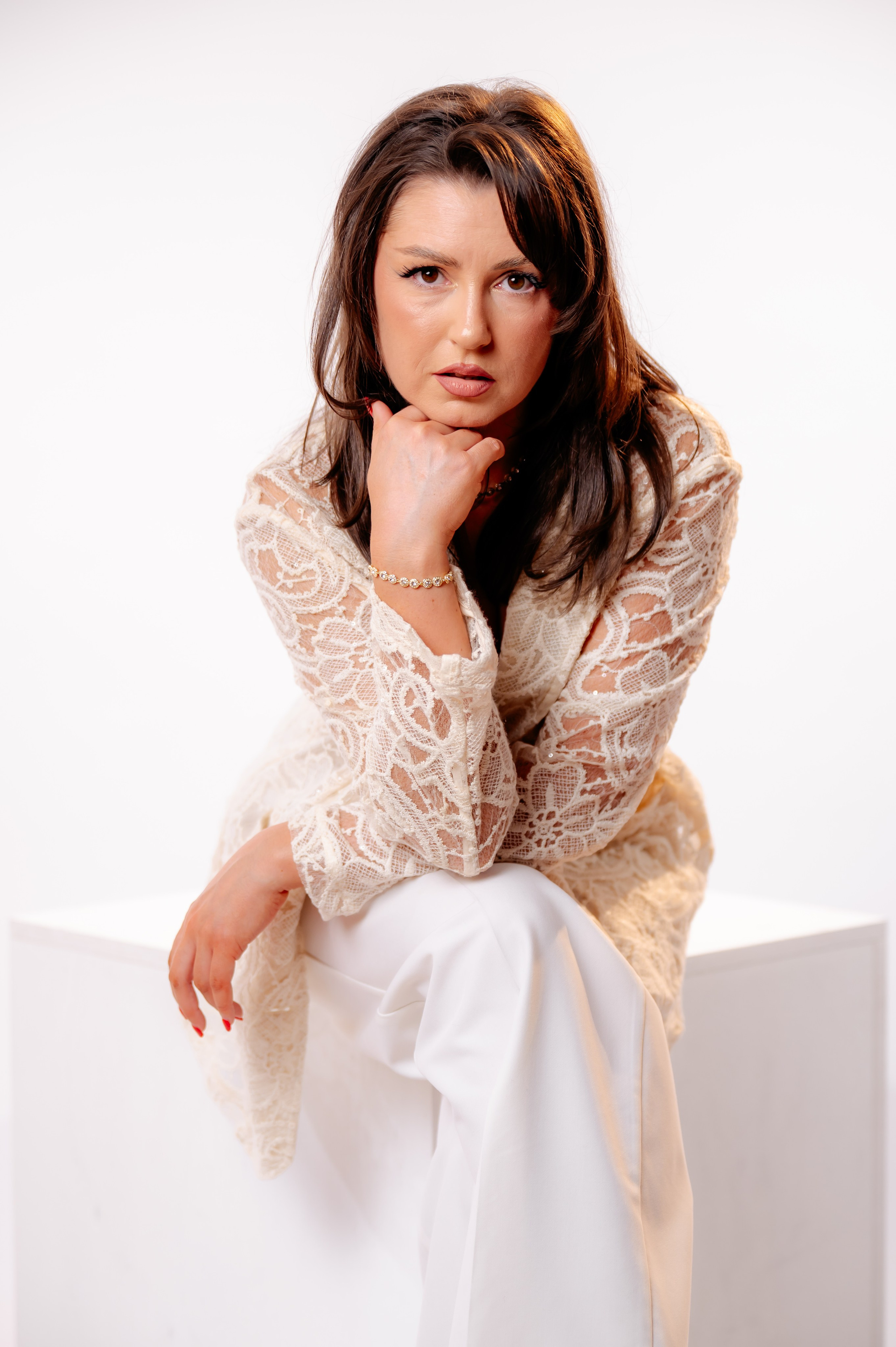 Personal Brand - Cristiana & Olguta. Andrei Samuel – Fotograf București | Evenimente, Studio, Imobiliare, Produs