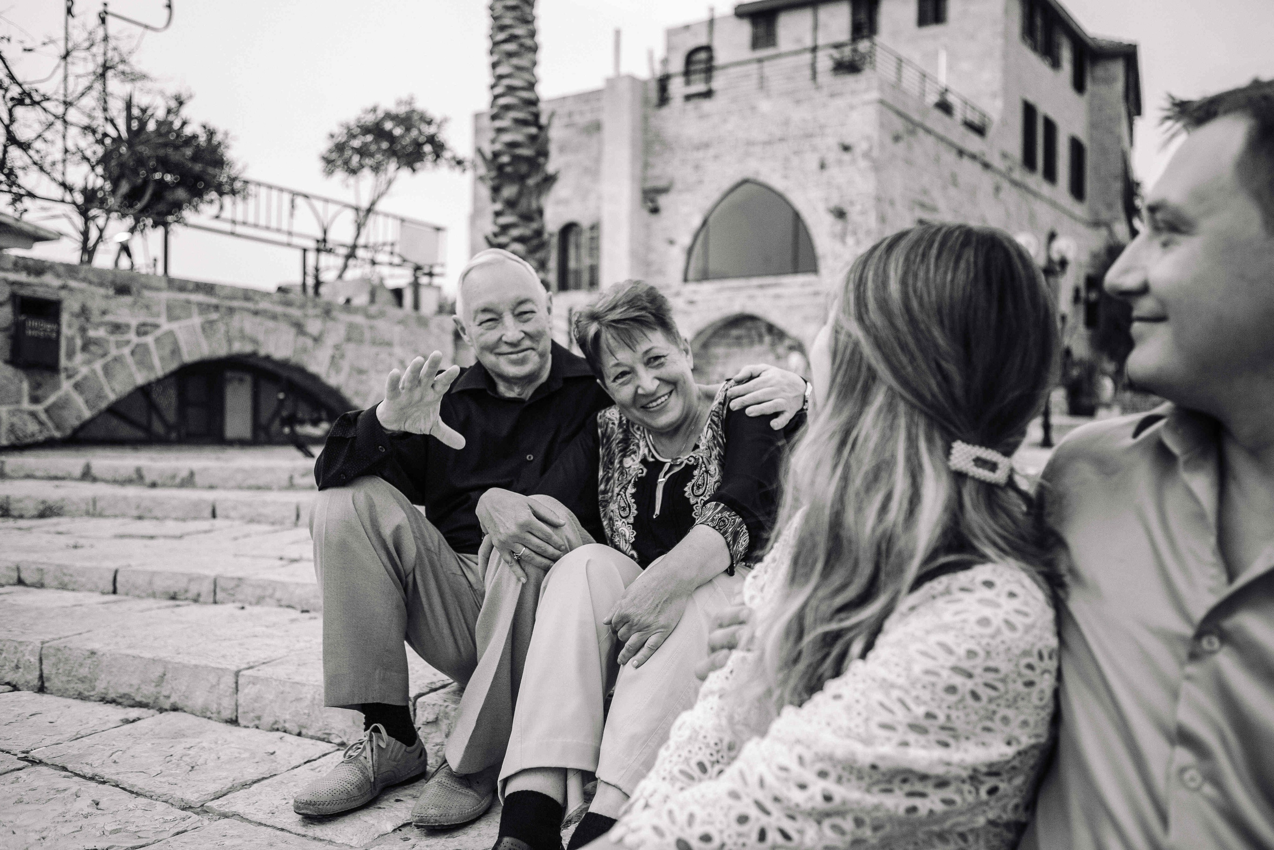 LOVERS IN JAFFO. PHOTOGRAPHER IN ISRAEL