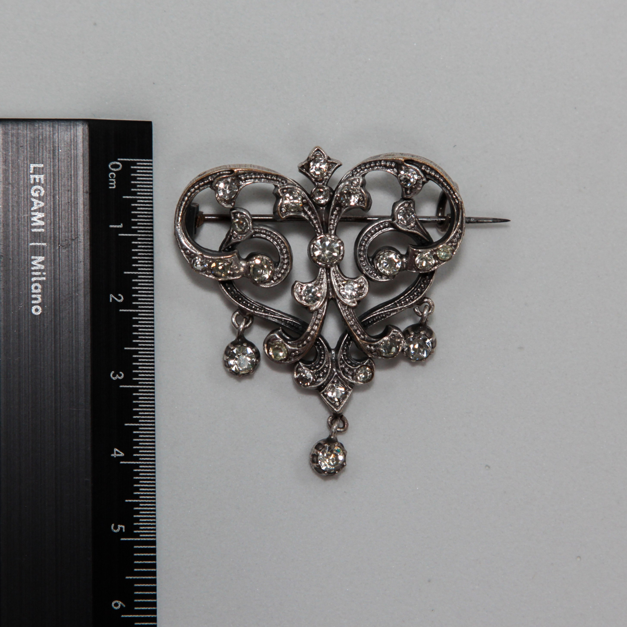 Brooch Elizabeth. Современнные и актикварные украшения в Барселоне, Москве и Санкт-Петербурге