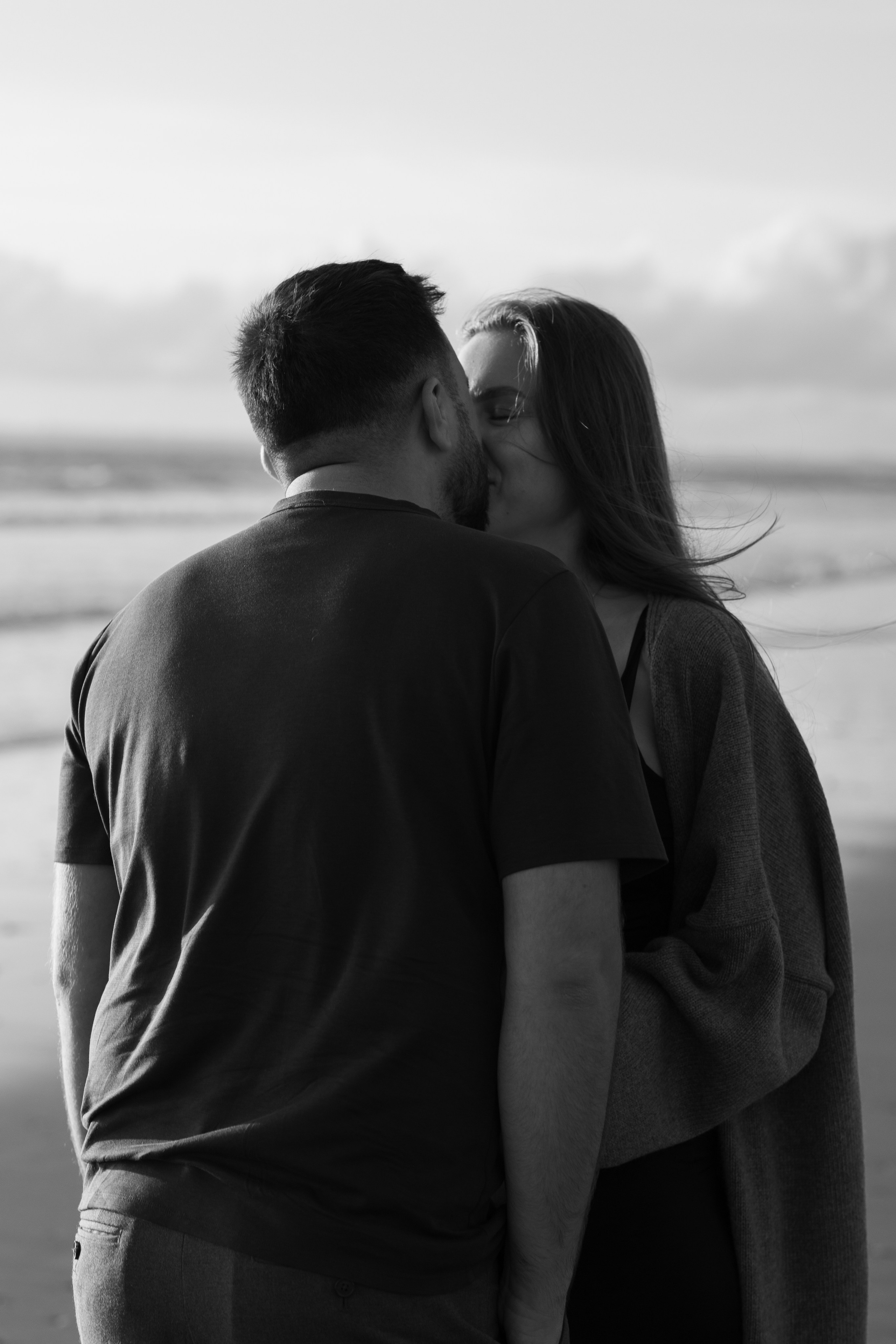 Sunset maternity photoshoot. Annah Louwagie — Lifestyle photographer for couples, families & brands | France & worldwide