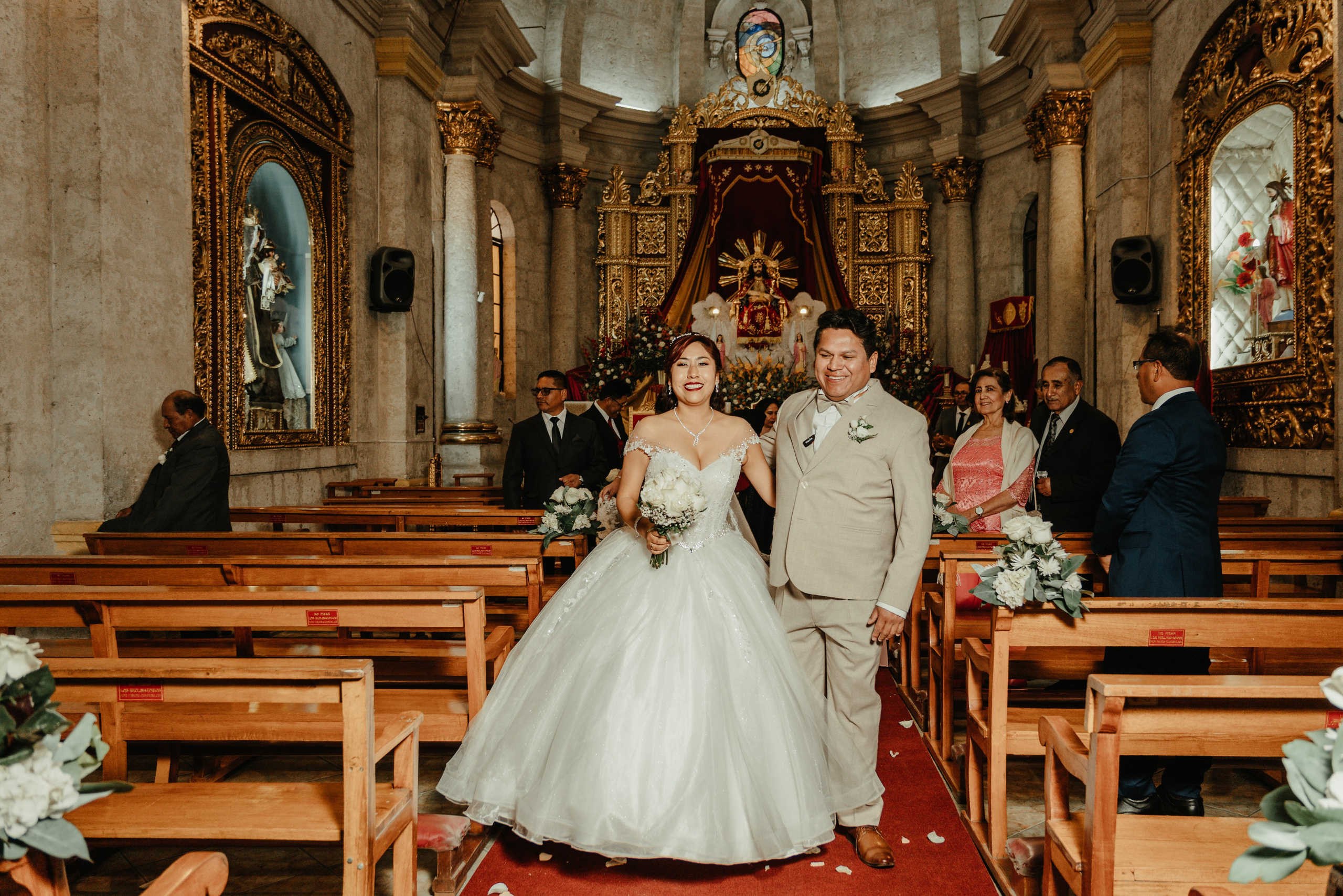 VANESSA + FRANKLIN BODA RELIGIOSA. Studio KVTA | Fotografía y Video de Bodas en Arequipa