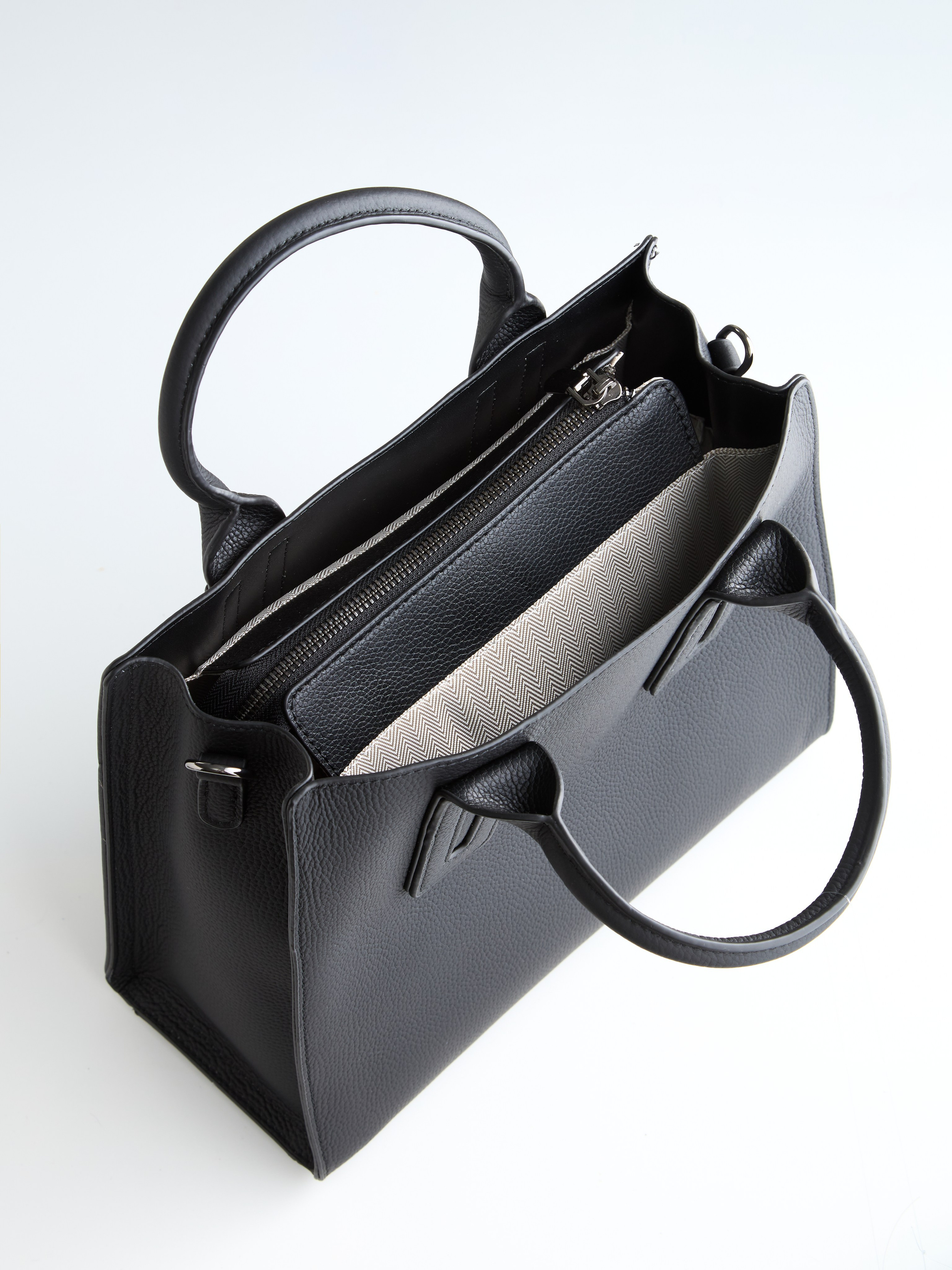 Сумки и кошельки. Предметная фотосъемка в Алматы. Студия фото и видео съемки товаров