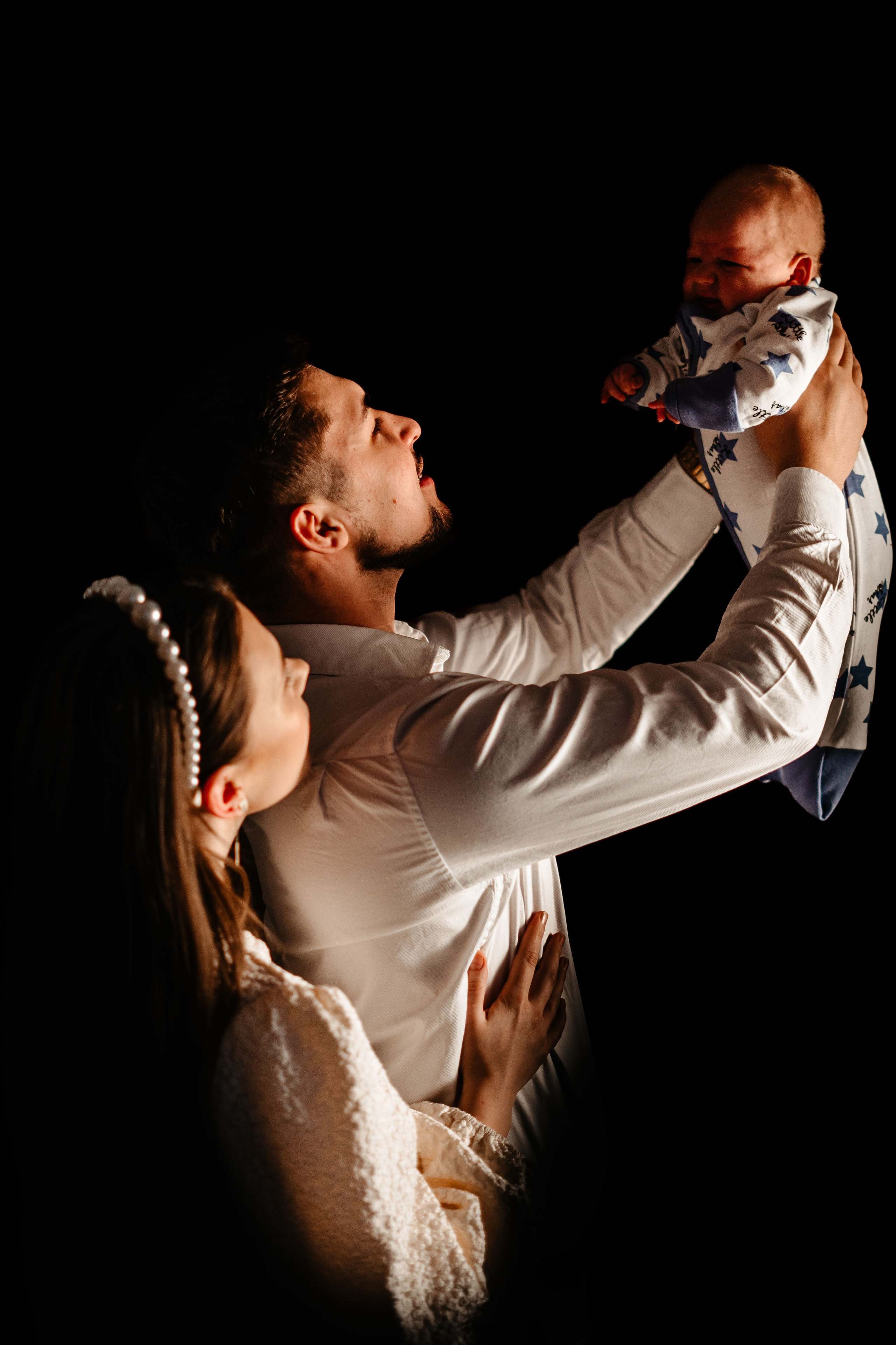 Newborn Family Shooting. Foto-Video Nunta Iasi, Suceava, Bucuresti / Disponibilitate 2025 — 2026 — 2027