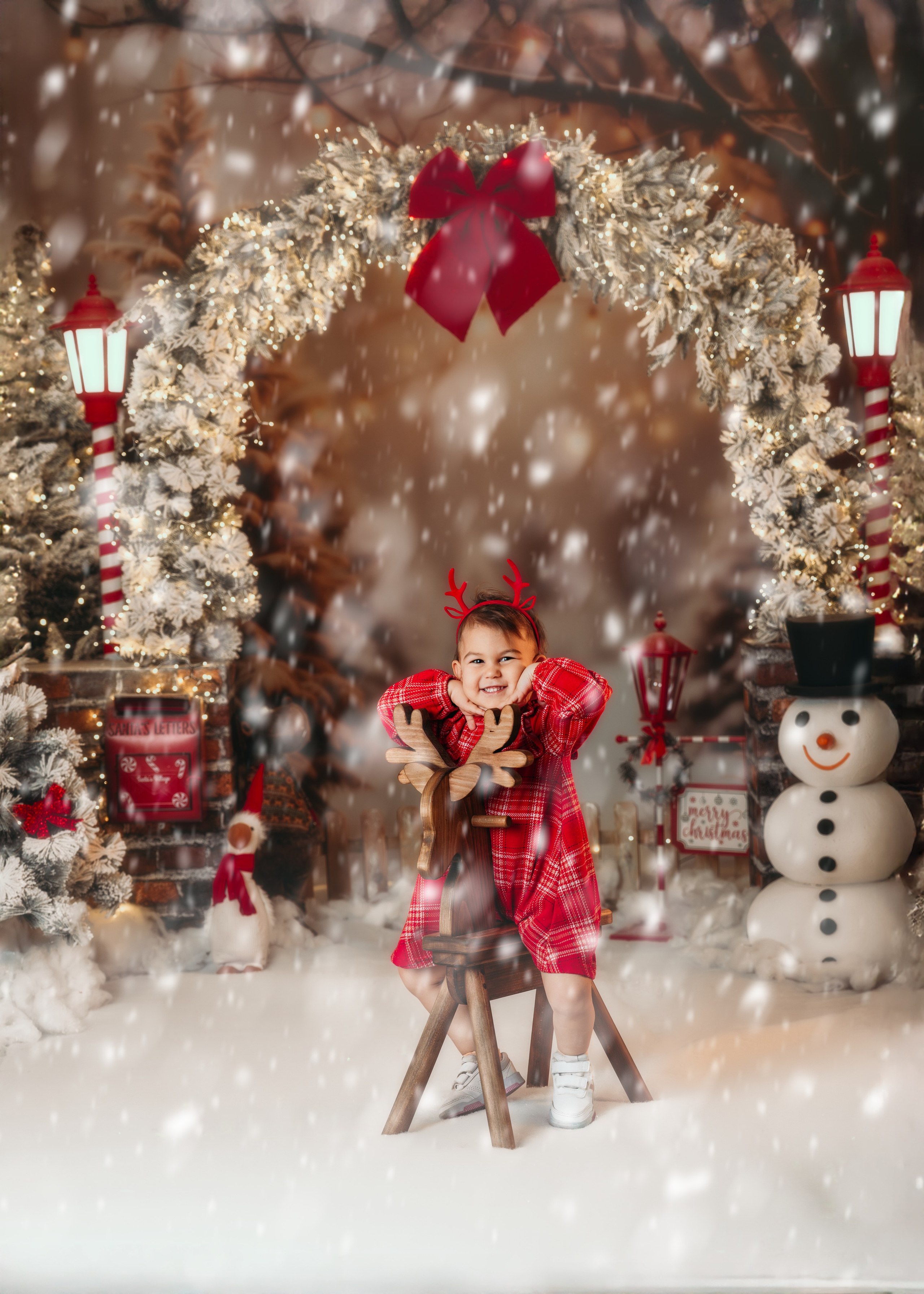 Božićno fotografisanje braće i sestara, studio Ledine – topla praznična atmosfera.