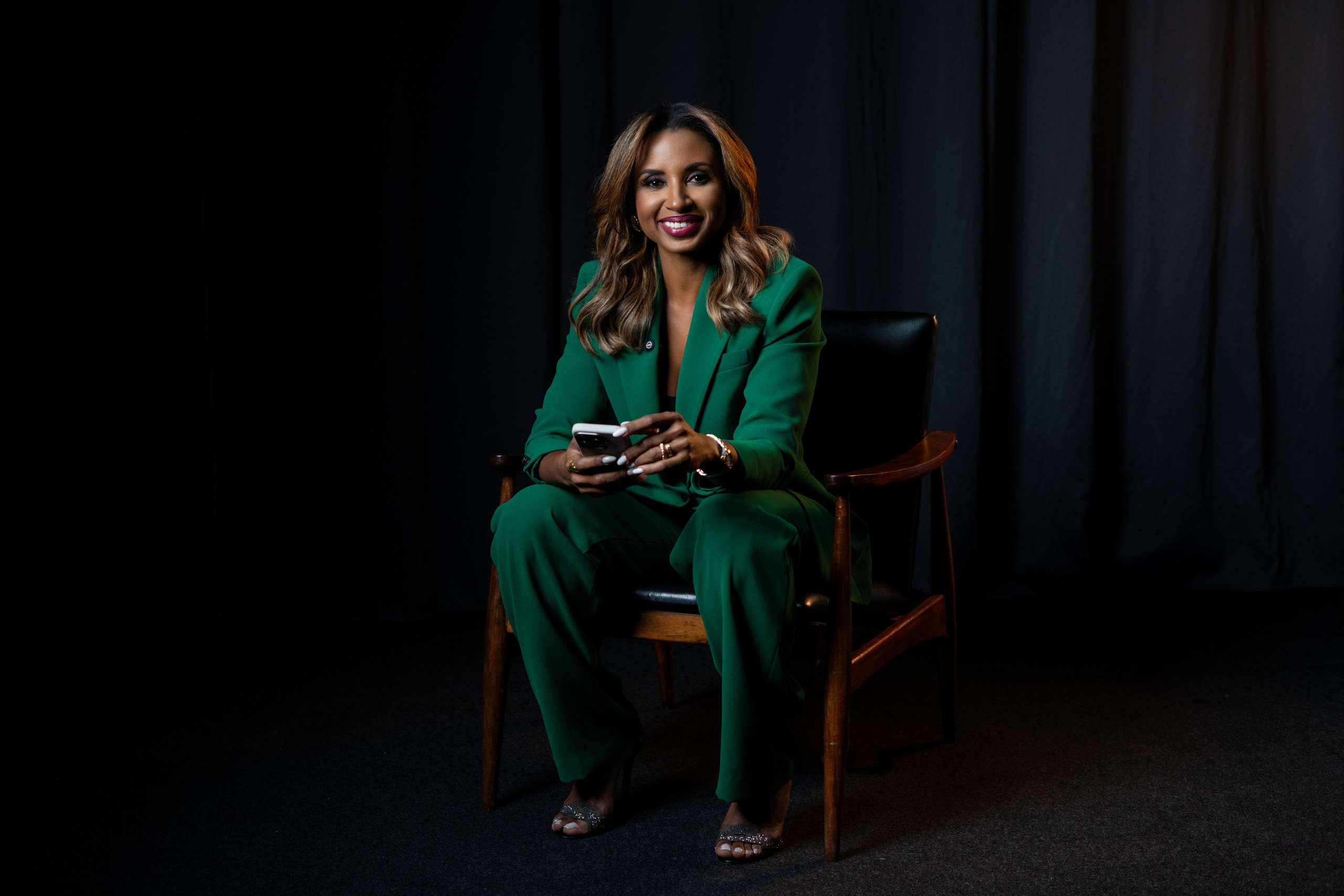 Anna Sousa — Executive Nails. Frames by Giovani Braga