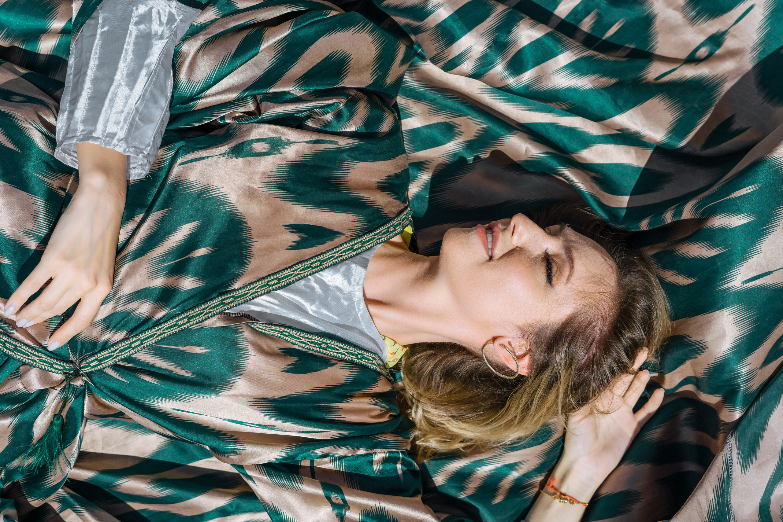 A long dress for a photo shoot. Photographer in Uzbekistan and Samarkand Djasur Marupov