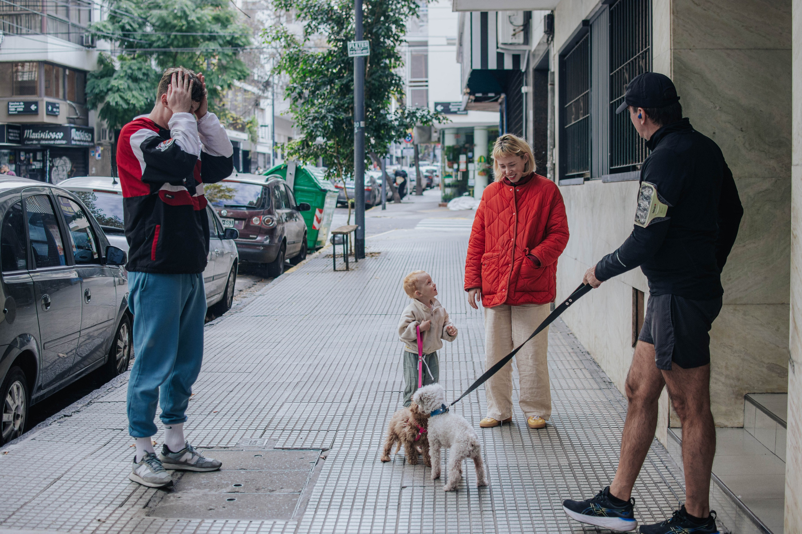 Walking around the home. Buenos Aires. Photography. Photographer @elmirkami in the city of Buenos Aires