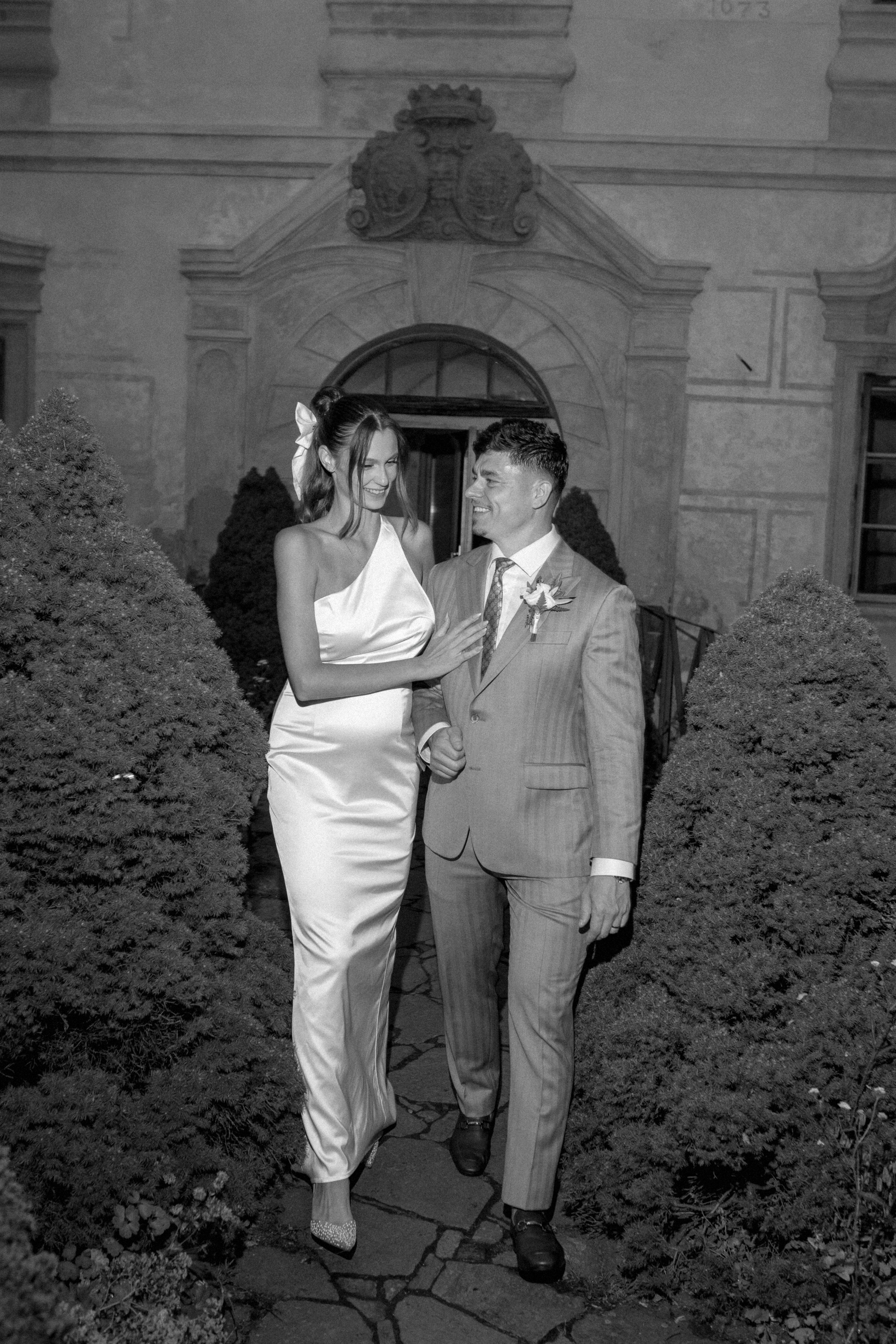 Vintage Wedding at Château Třebešice | RAW Studio Wedding Photography. Raw Studio: Capturing Elegant weddings accross Europe