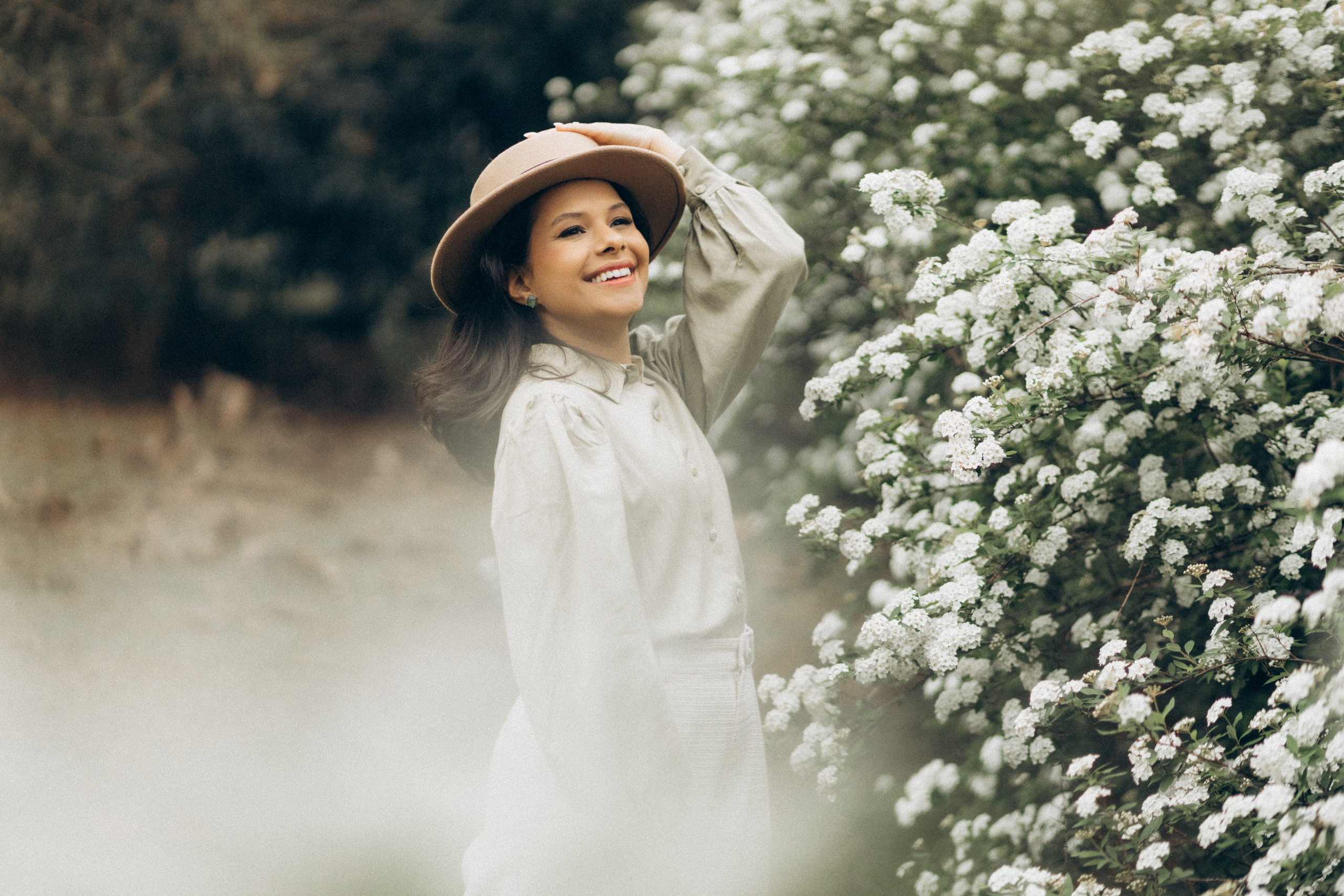 Entre flores e cafés. Lídia Cabral Fotografia | Fotógrafa de casais e famílias em Gramado RS