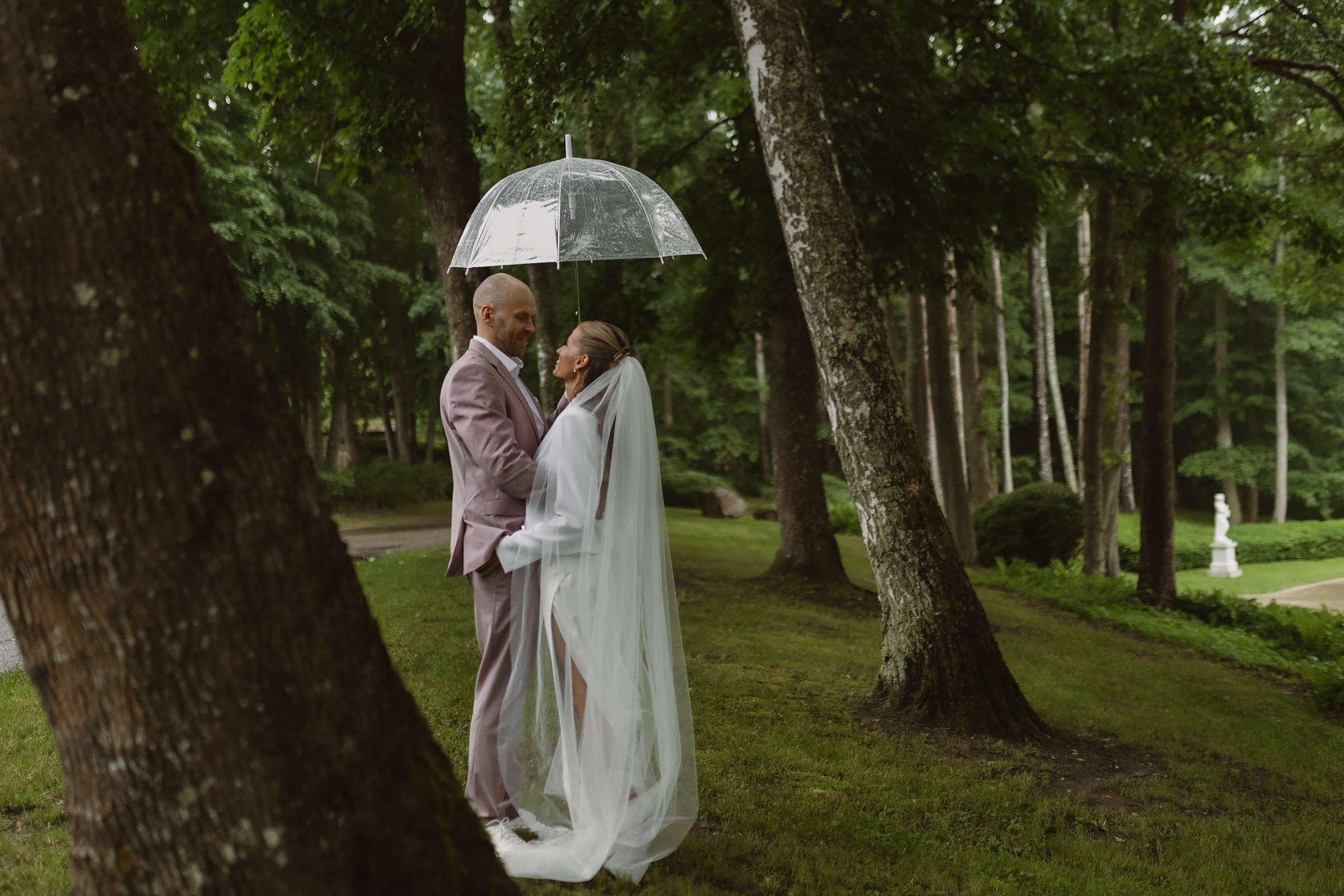 Justė ir Henrikas | Lietingos jaukios vestuvės Palangoje. Vestuvių ir šeimų fotografė Lena Bondarenko / belove photo