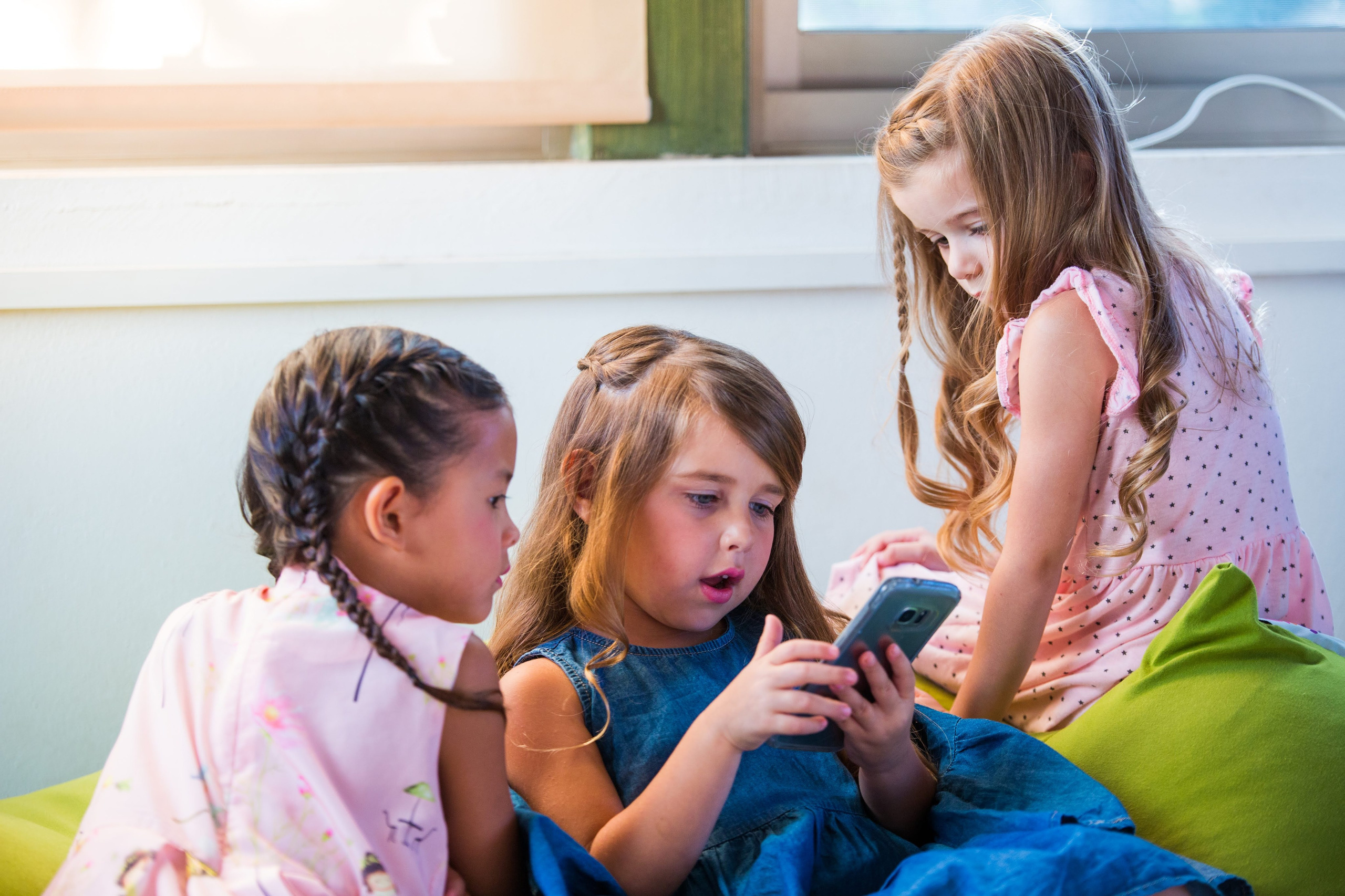 Little bridesmaids. AMIR BUCHNIK PHOTOGRAPHER
