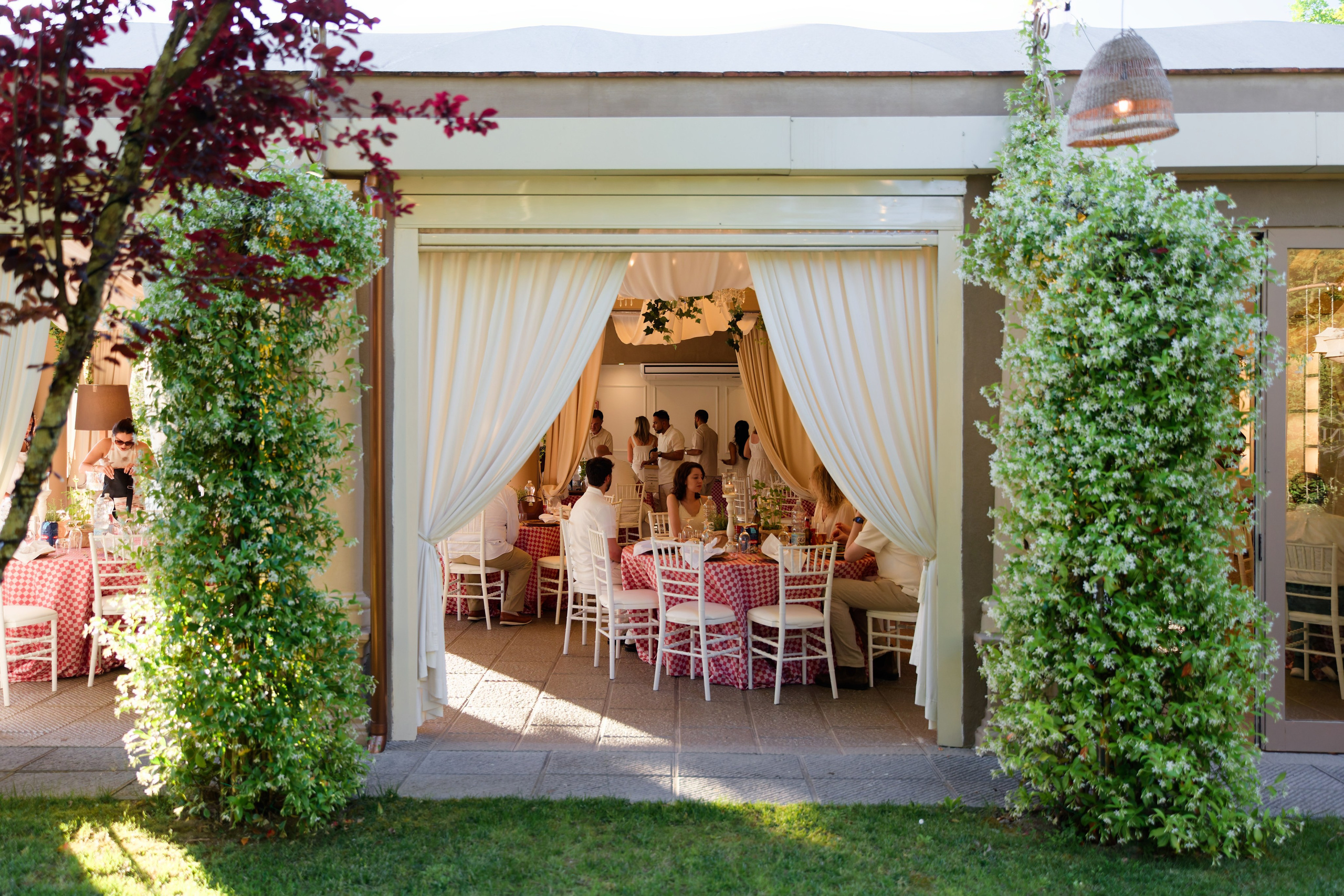 Pizza Party at Tenuta Massini, Florence, Italy. Destination Wedding Photographer — Nikita Burtsev