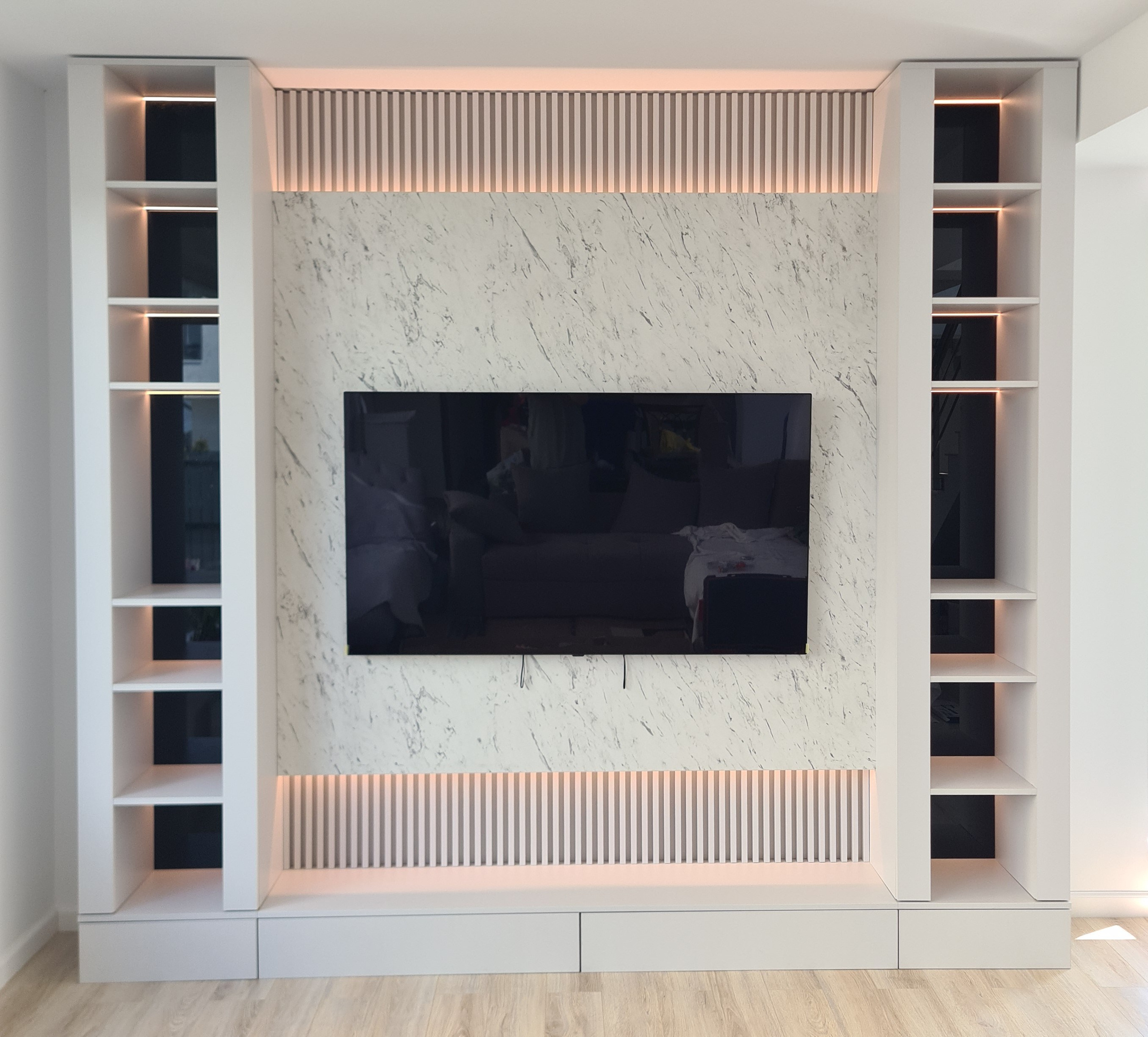 Comoda Tv. Furniture Alexandru Turcu