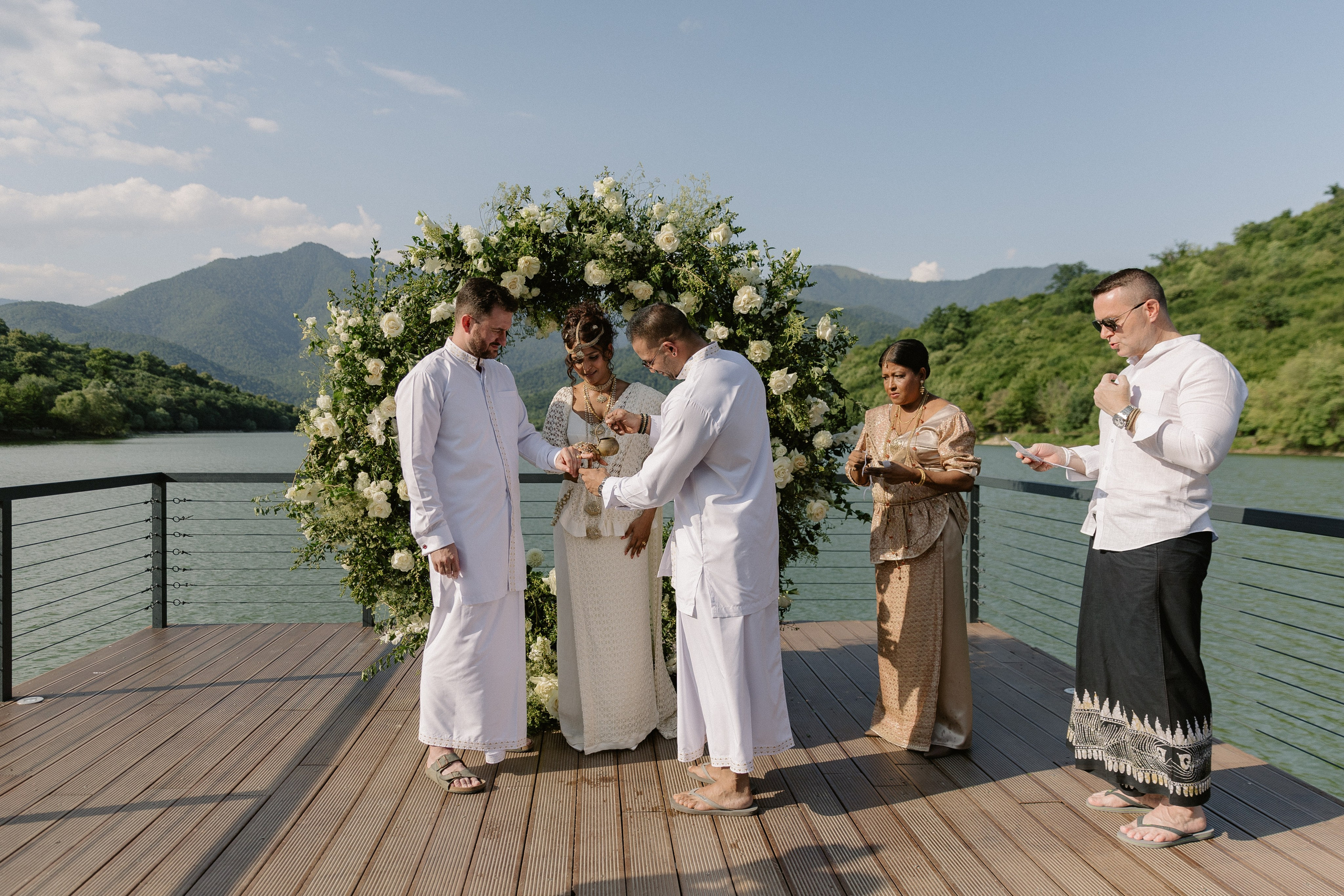 Thesakaya and Kevin. Photographer Anna Nazarenko