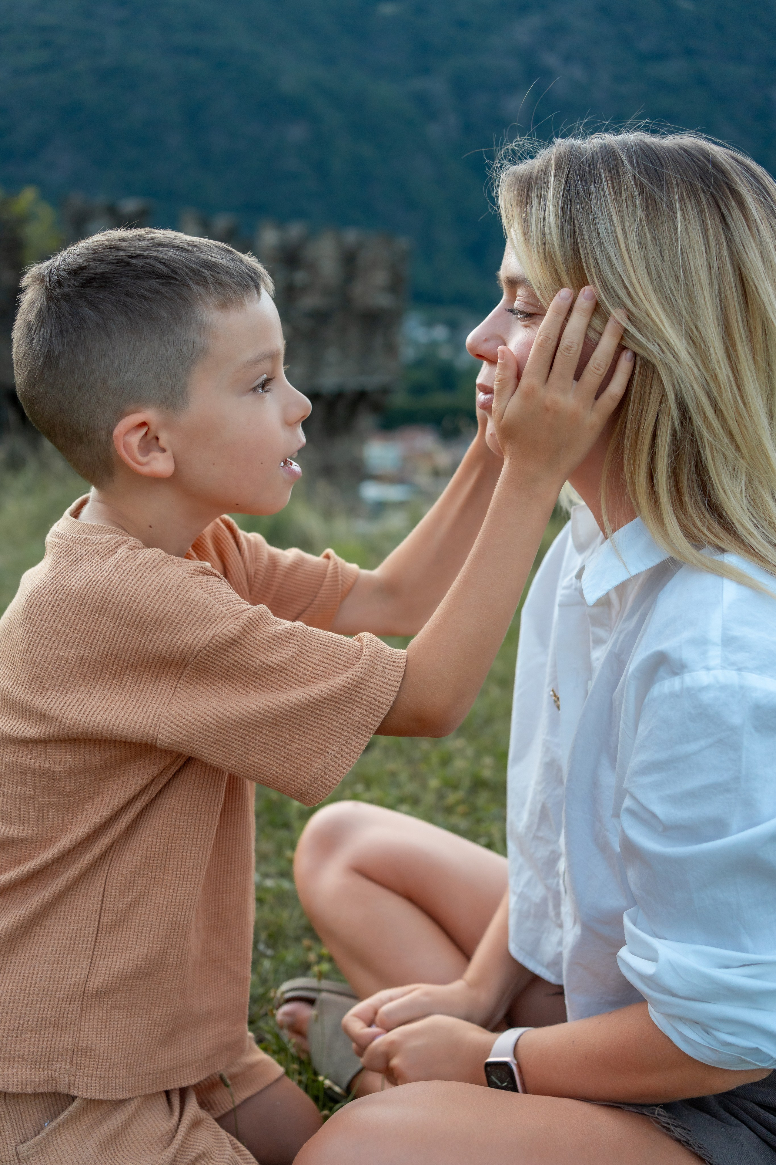 Sesión familiar con vistas a Bellinzona. Fotógrafa en Calafell y Barcelona | Elena Medvedeva