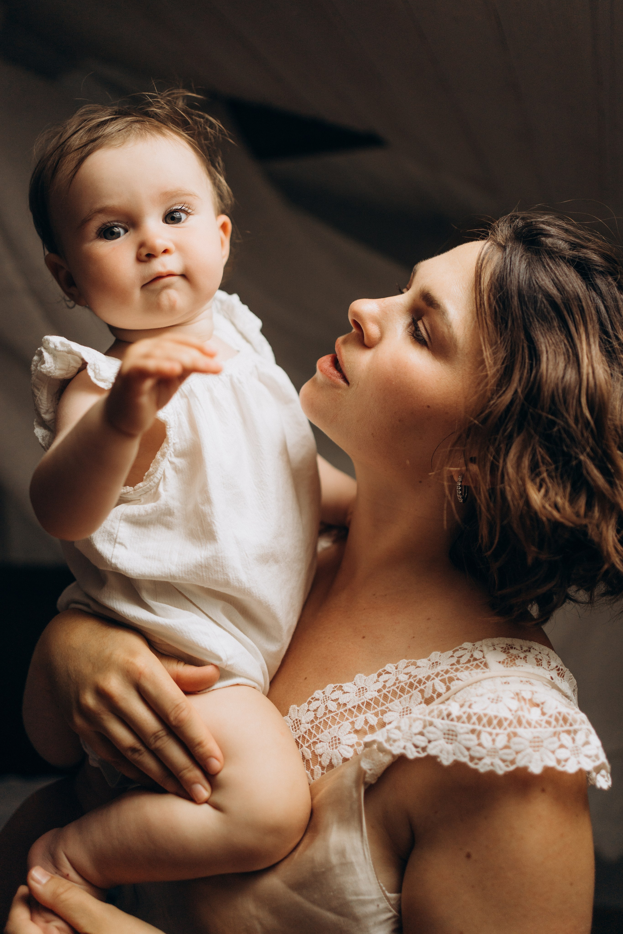 Julia & Grace. Family photographer in Helsinki, Victoria Guadagno