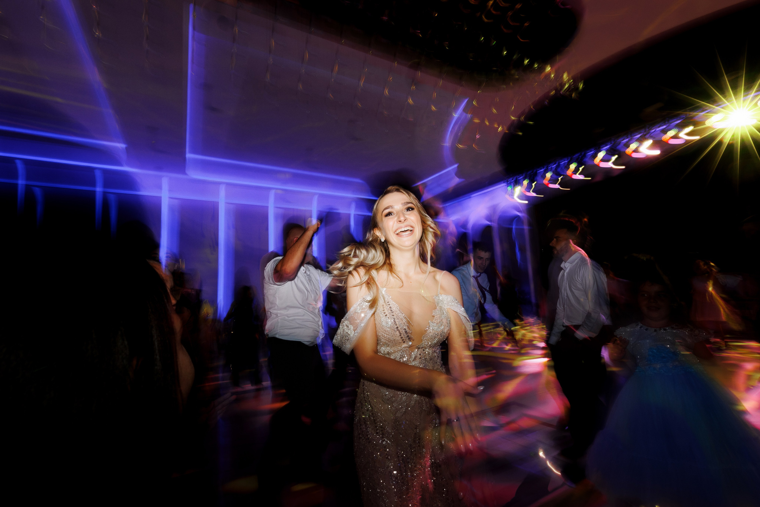 Atingerea e Dragoste. Servicii Foto Video în Chișinău și Europa ID-Brothers