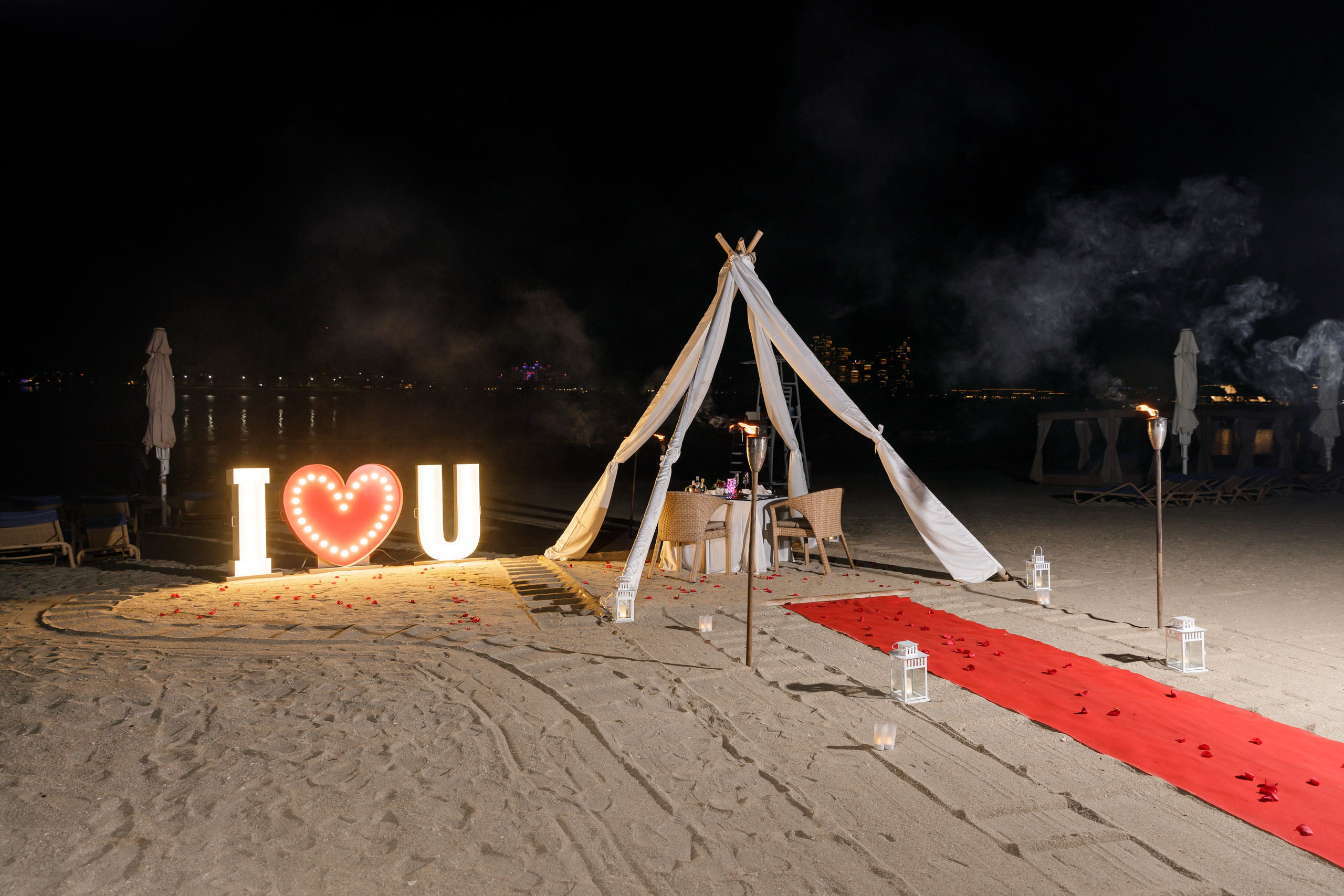 Beach proposal M&A. Photographer Anna Curly | Weddings and Events in Dubai