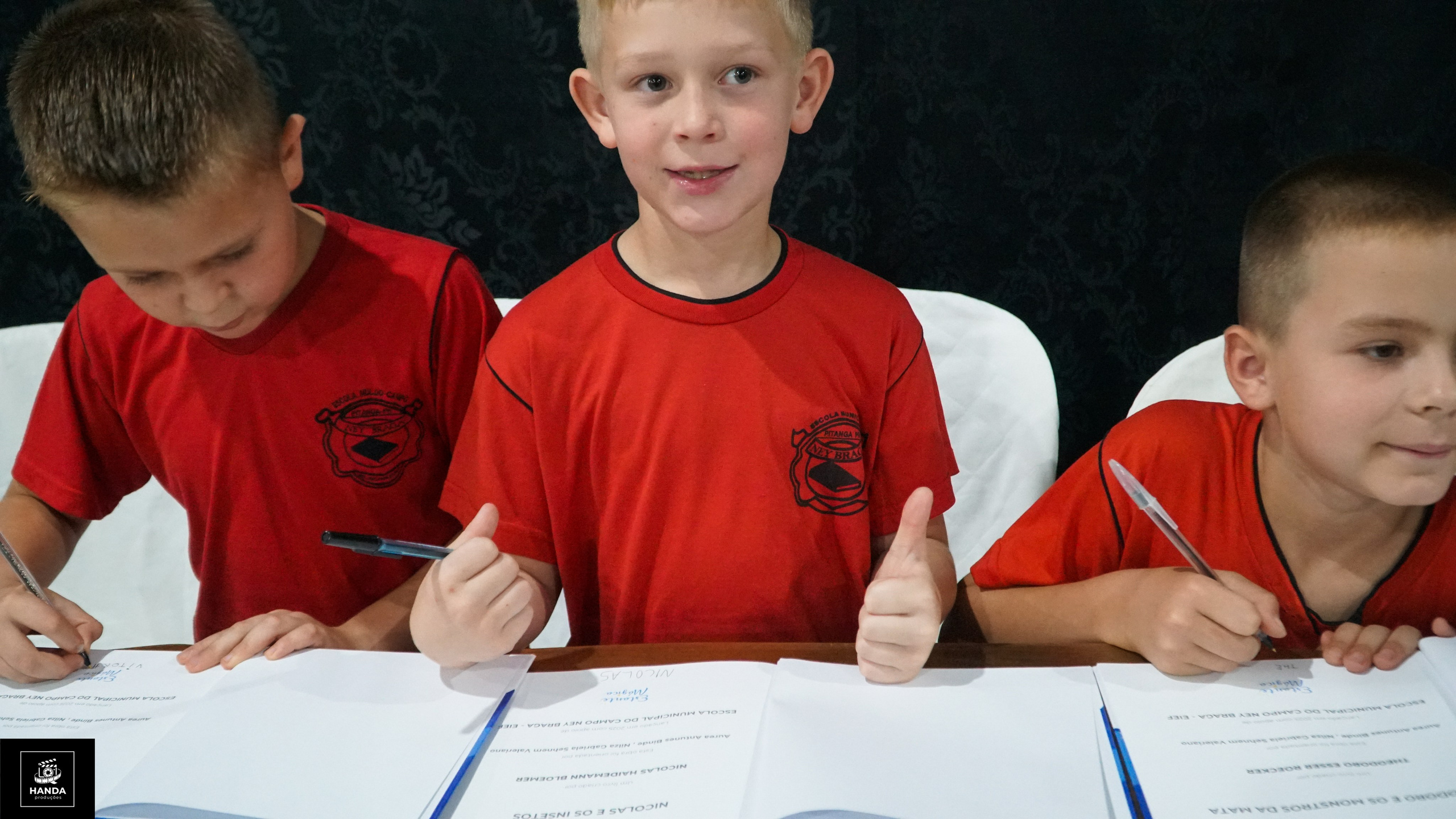 Noite autógrafos colégio Aurélio Buarque de Holanda. Handa Produções