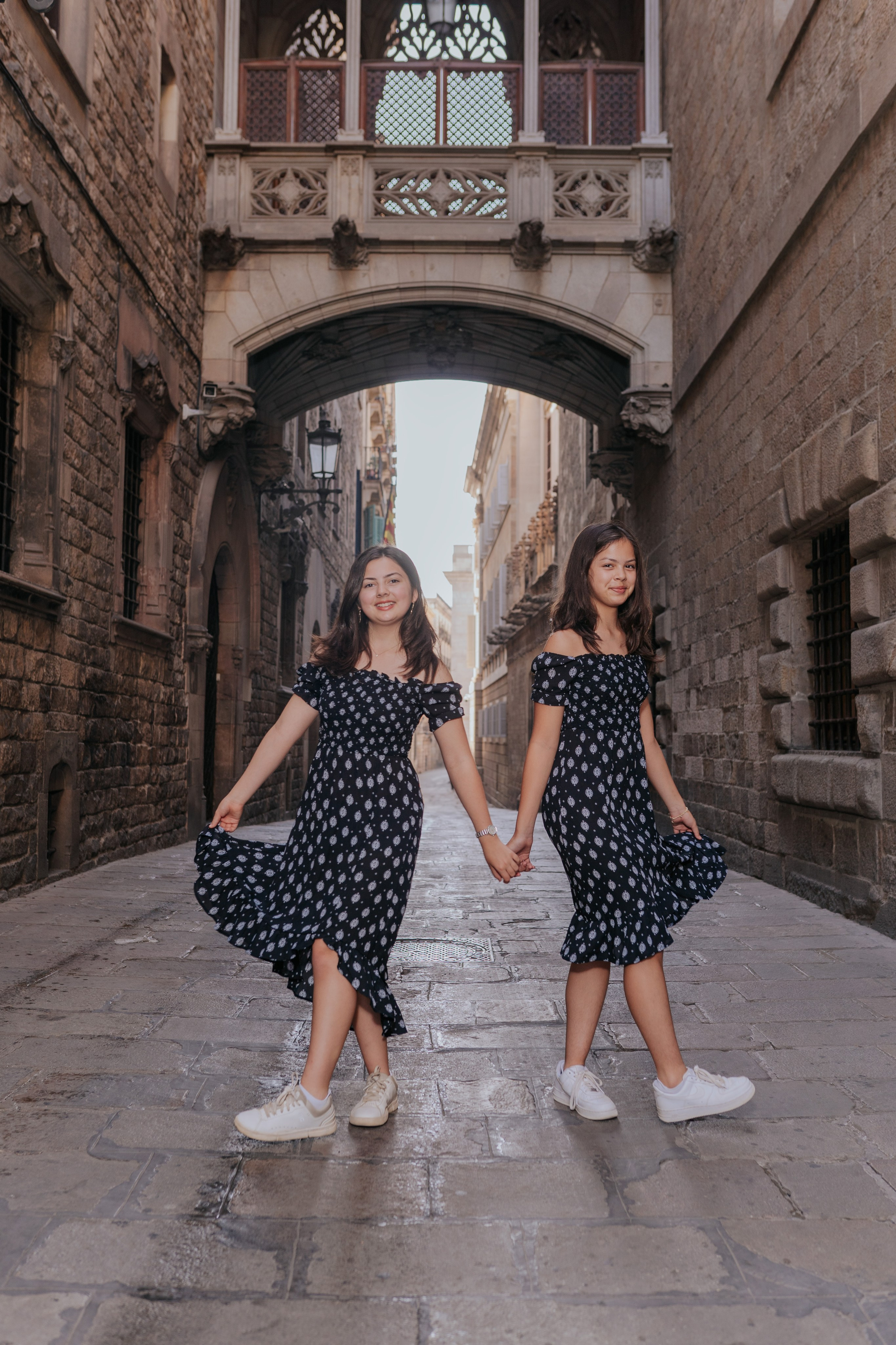 What to Wear for a Summer Family Photoshoot in Barcelona. DiaFoto — Wow Photographer in Barcelona | Premium Barcelona Photoshoot Experience