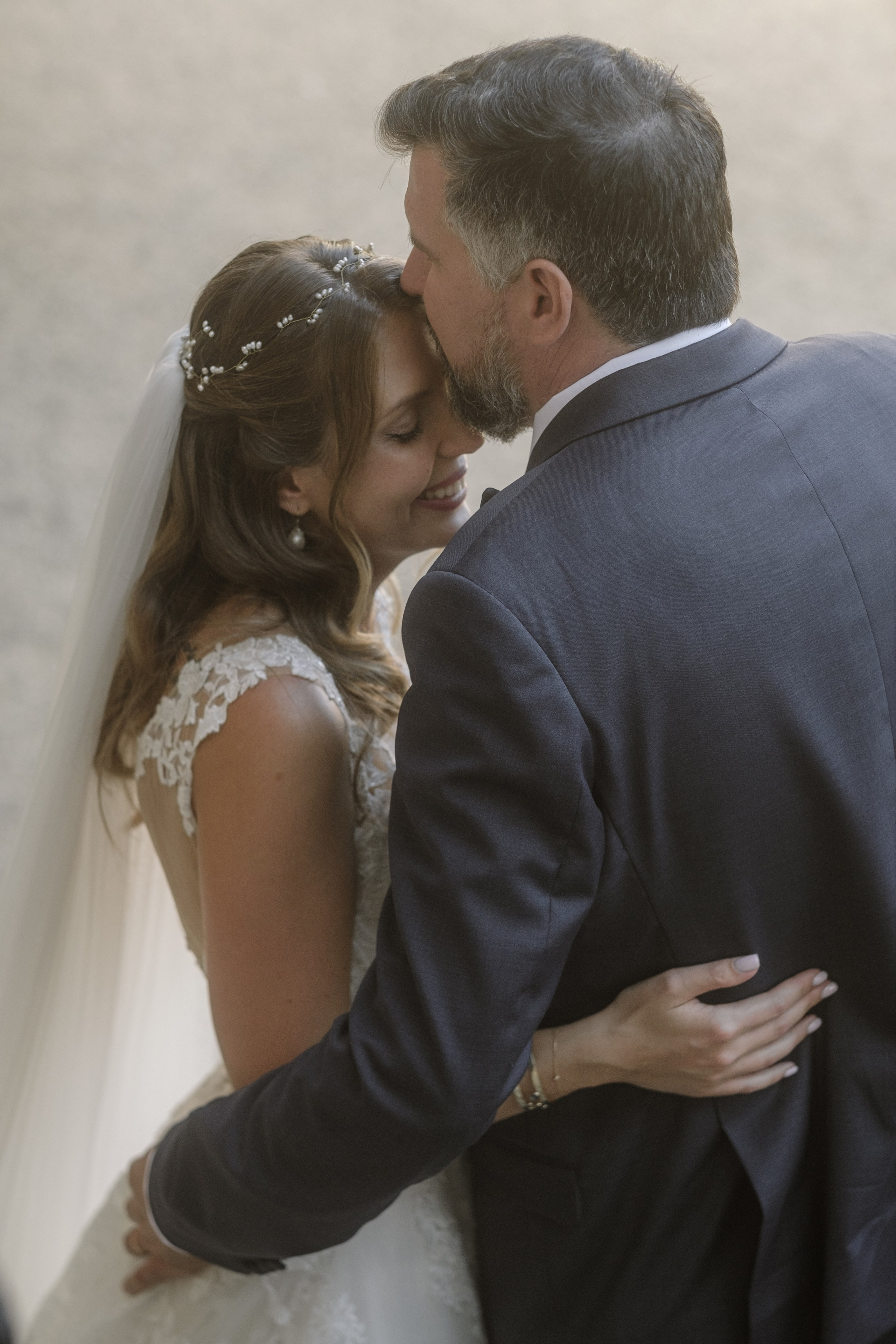 Svetlana & Alman. Monestir Sant Salvi. Paola fotógrafo / videografo de bodas en Barcelona