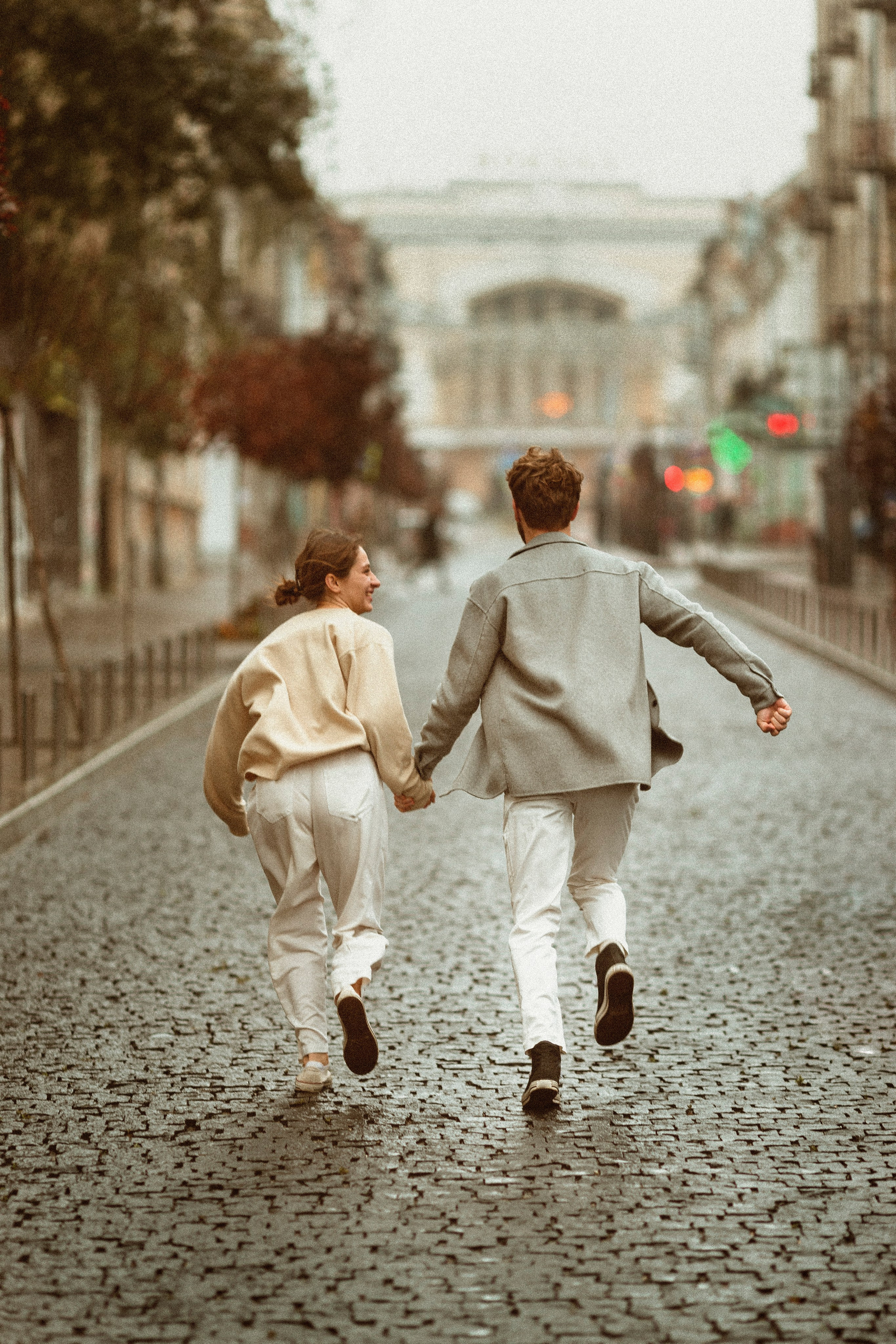 Liam & Emma: romantic rainy day photo session. Alice Bell — Wedding photographer in New York