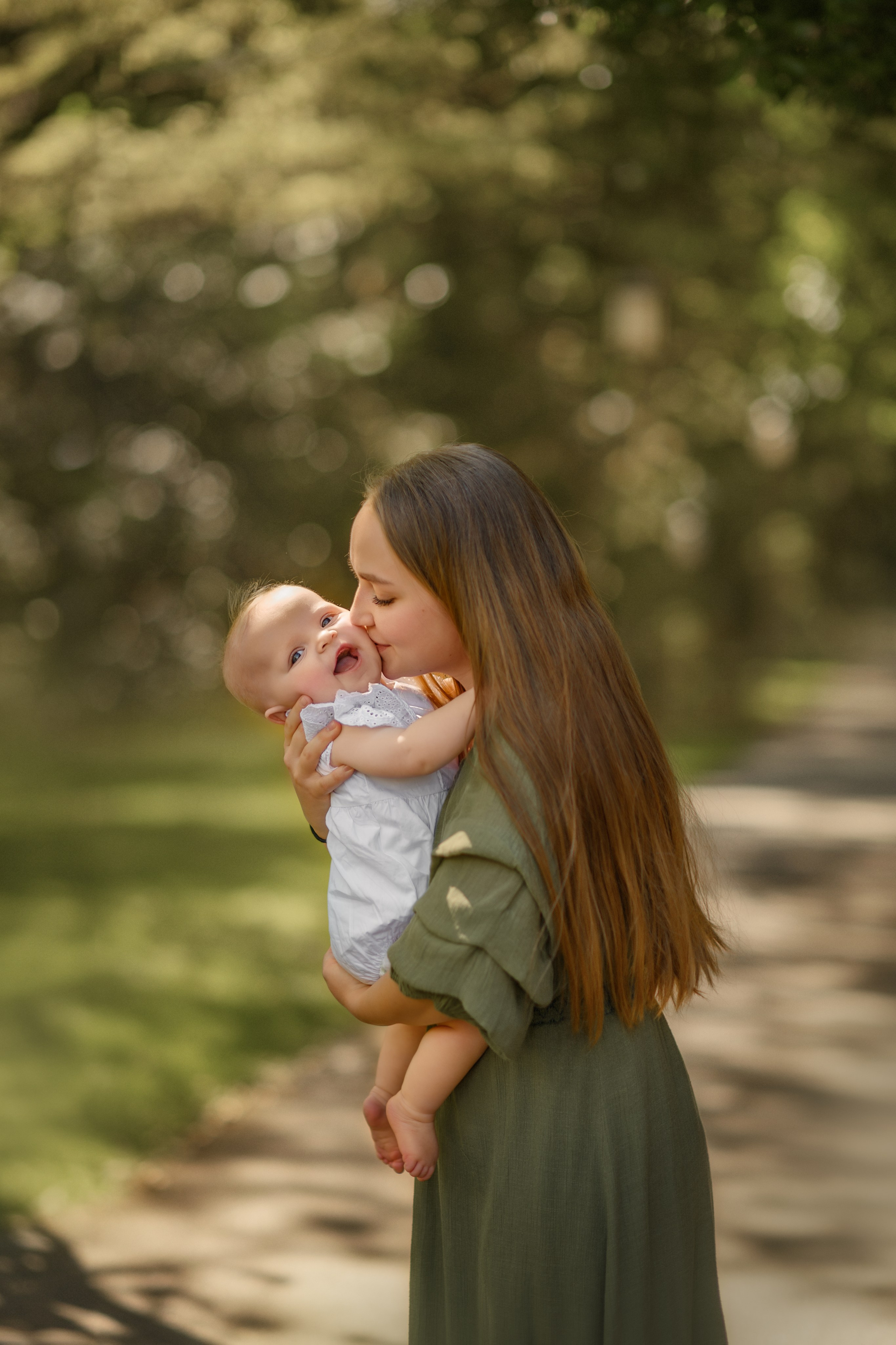 Vika and her family. Wedding & family photography in Seattle area. Helen Michelle photographer