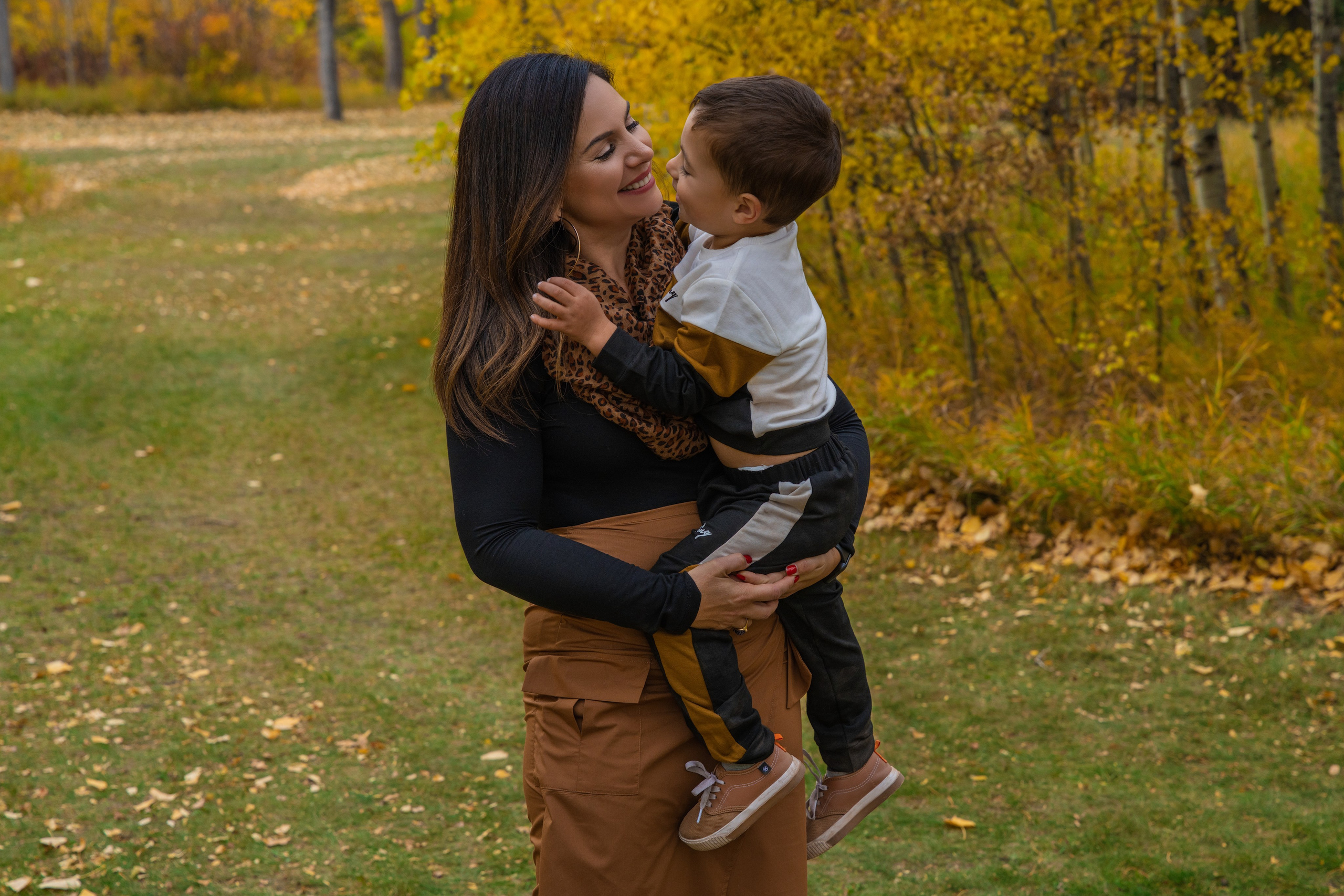 Ariana’s Family. Carlos Lima Photography — Photographer in Calgary