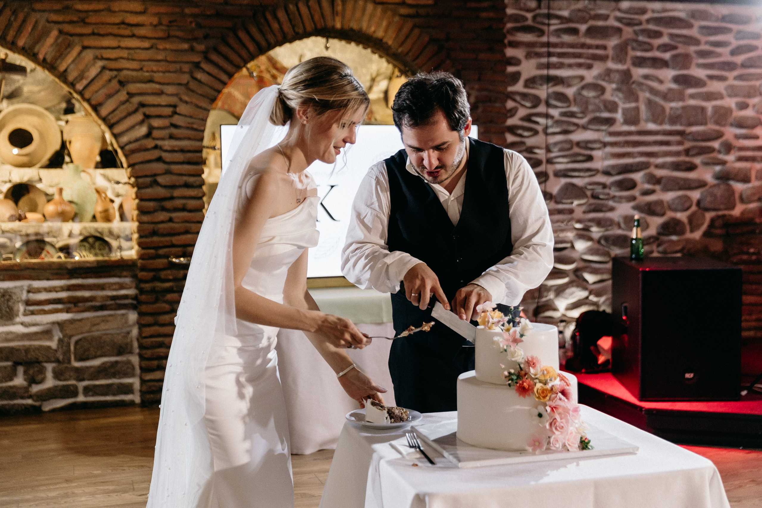 Alexandra & Koba. Photographer Anna Nazarenko