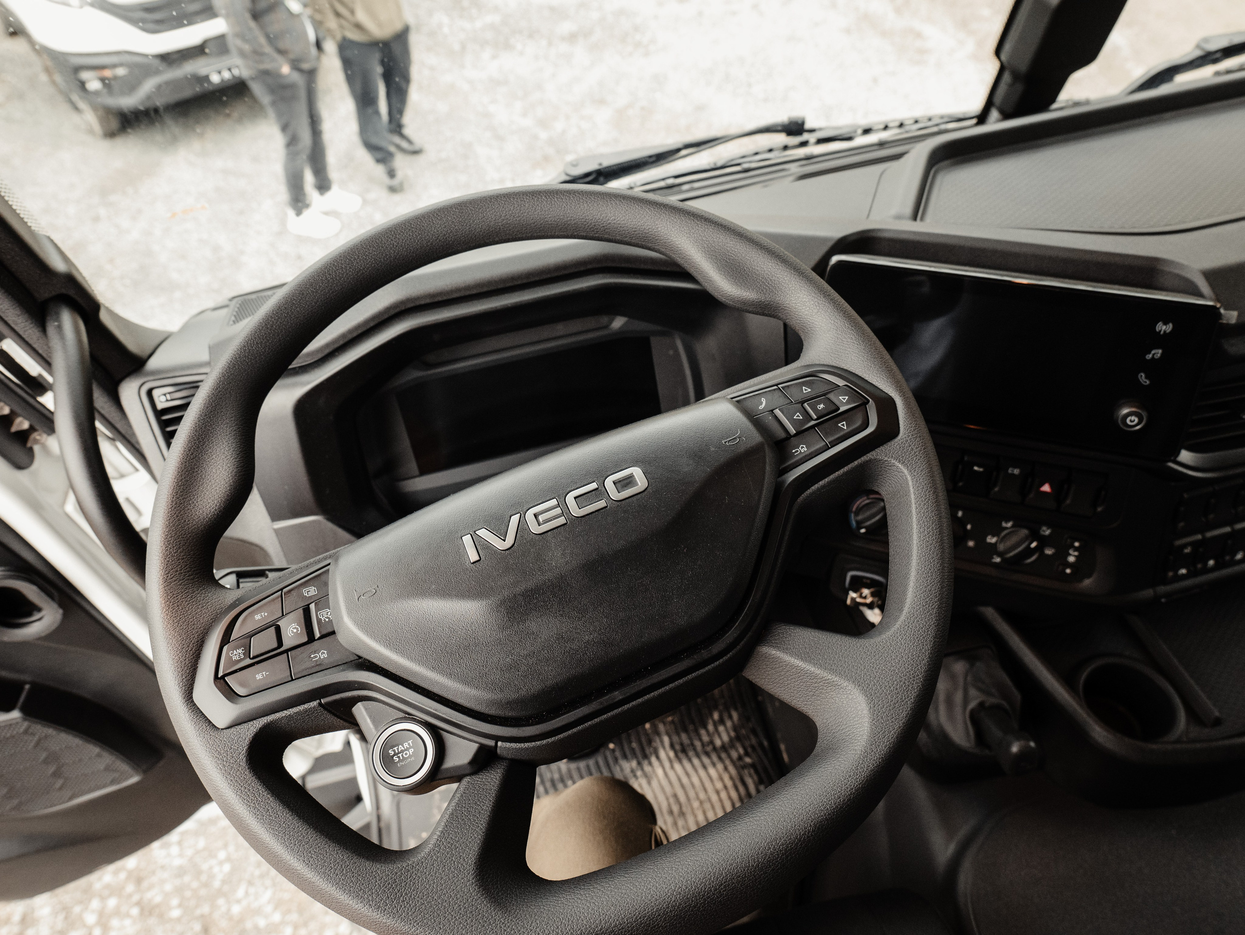 LANSARE IVECO T-WAY. Freesh Media Products