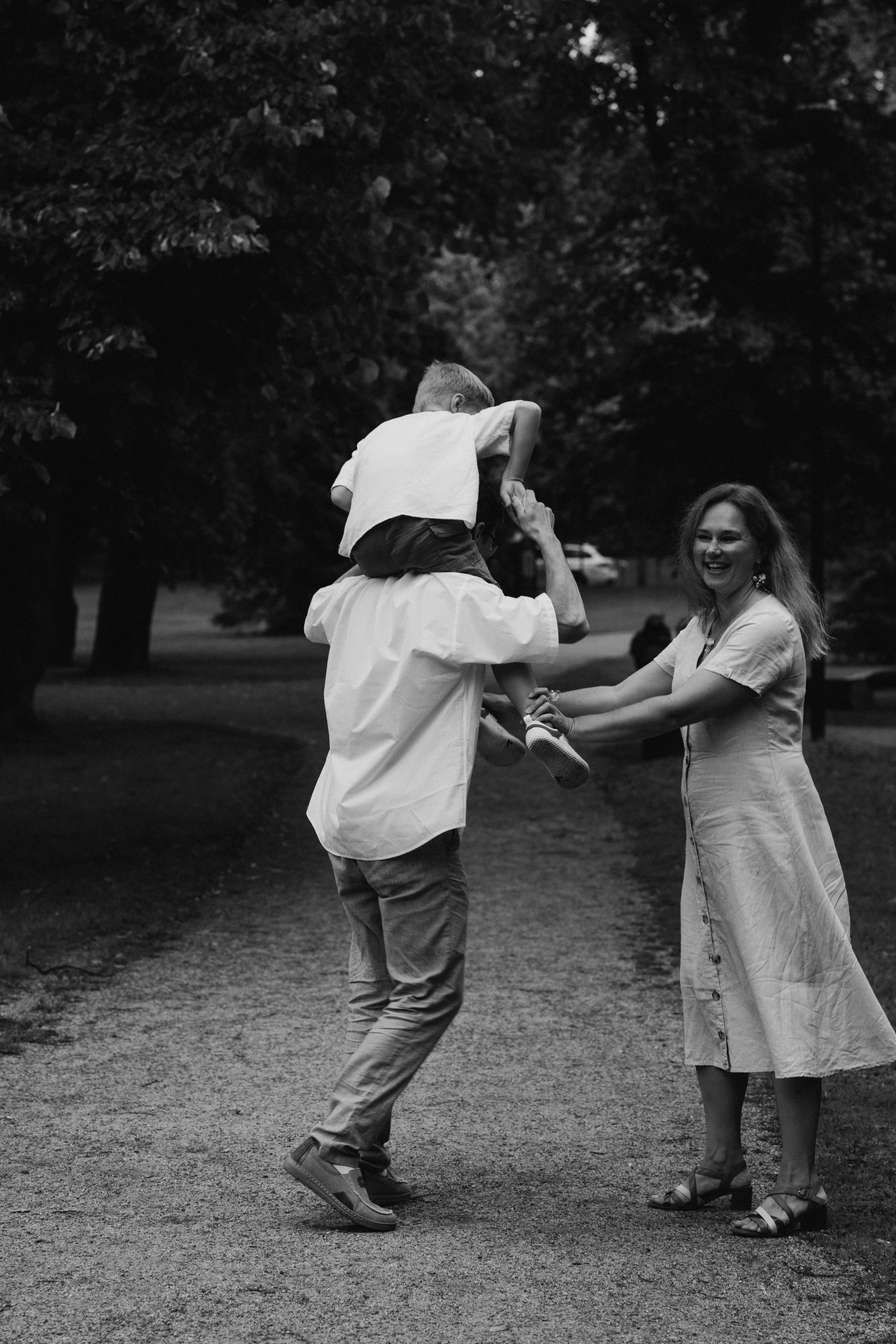 Kaivopuisto. Wedding and potrait photographer in Helsinki Vickan O