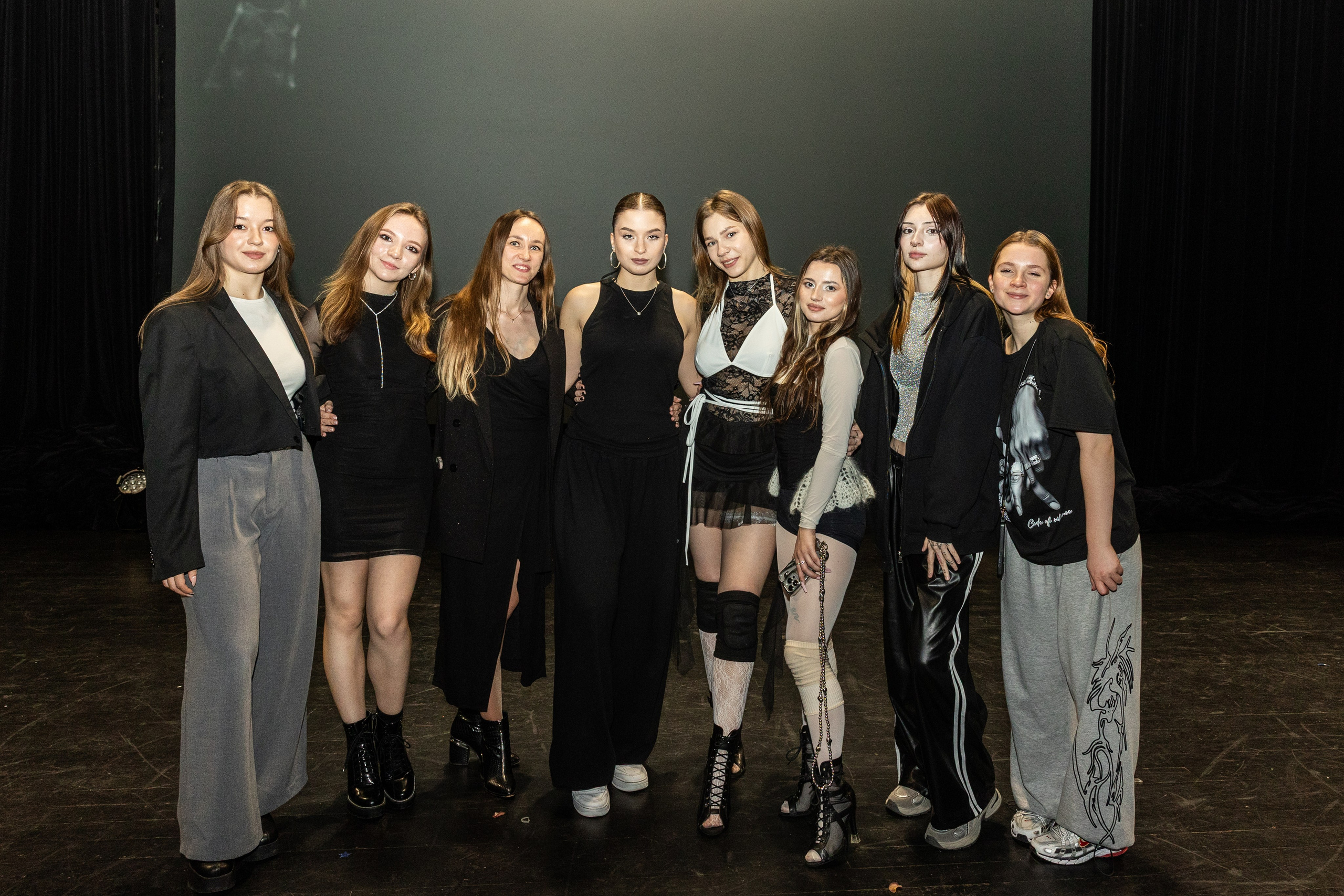 LEO DANCE SHOW WINTER 2025. Семейный и детский фотограф в Варшаве Мила Бобровская