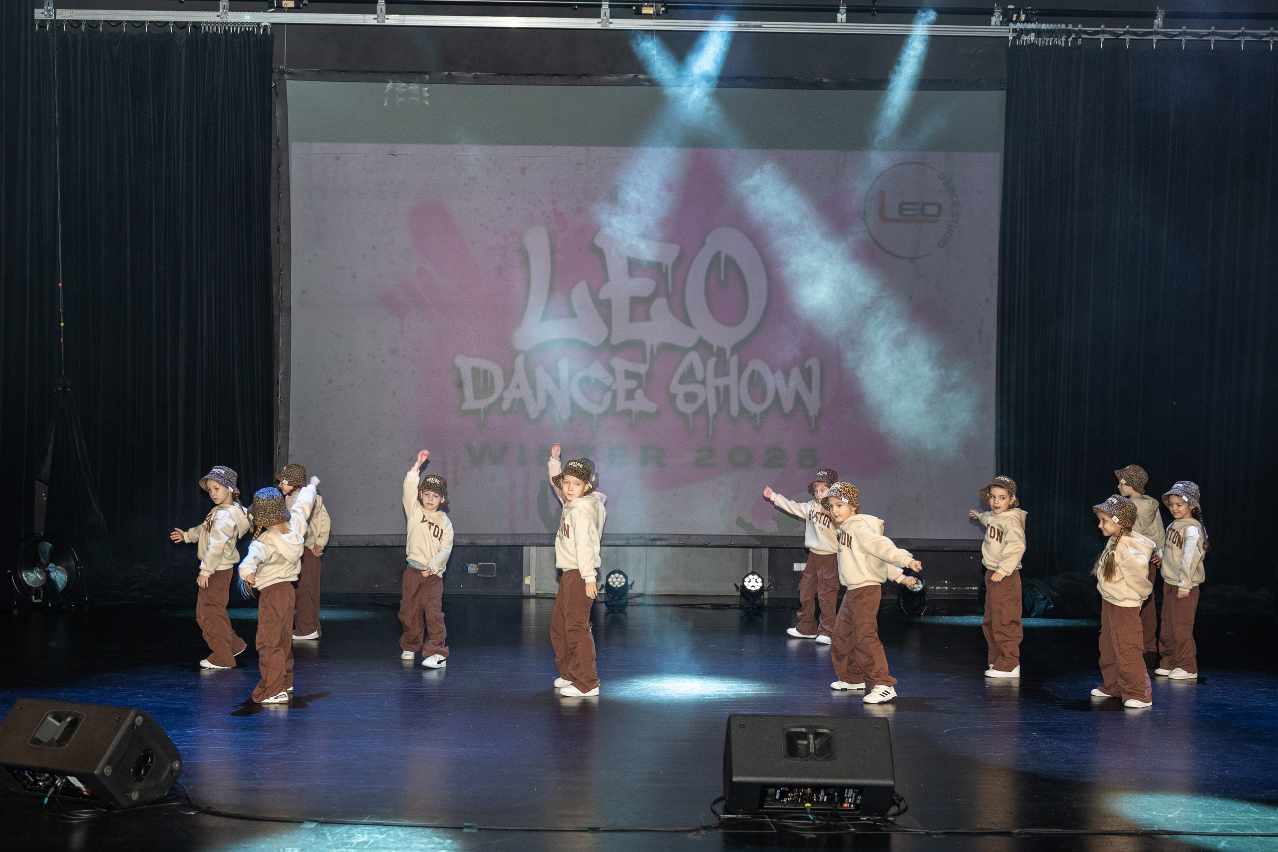 LEO DANCE SHOW WINTER 2025. Семейный и детский фотограф в Варшаве Мила Бобровская