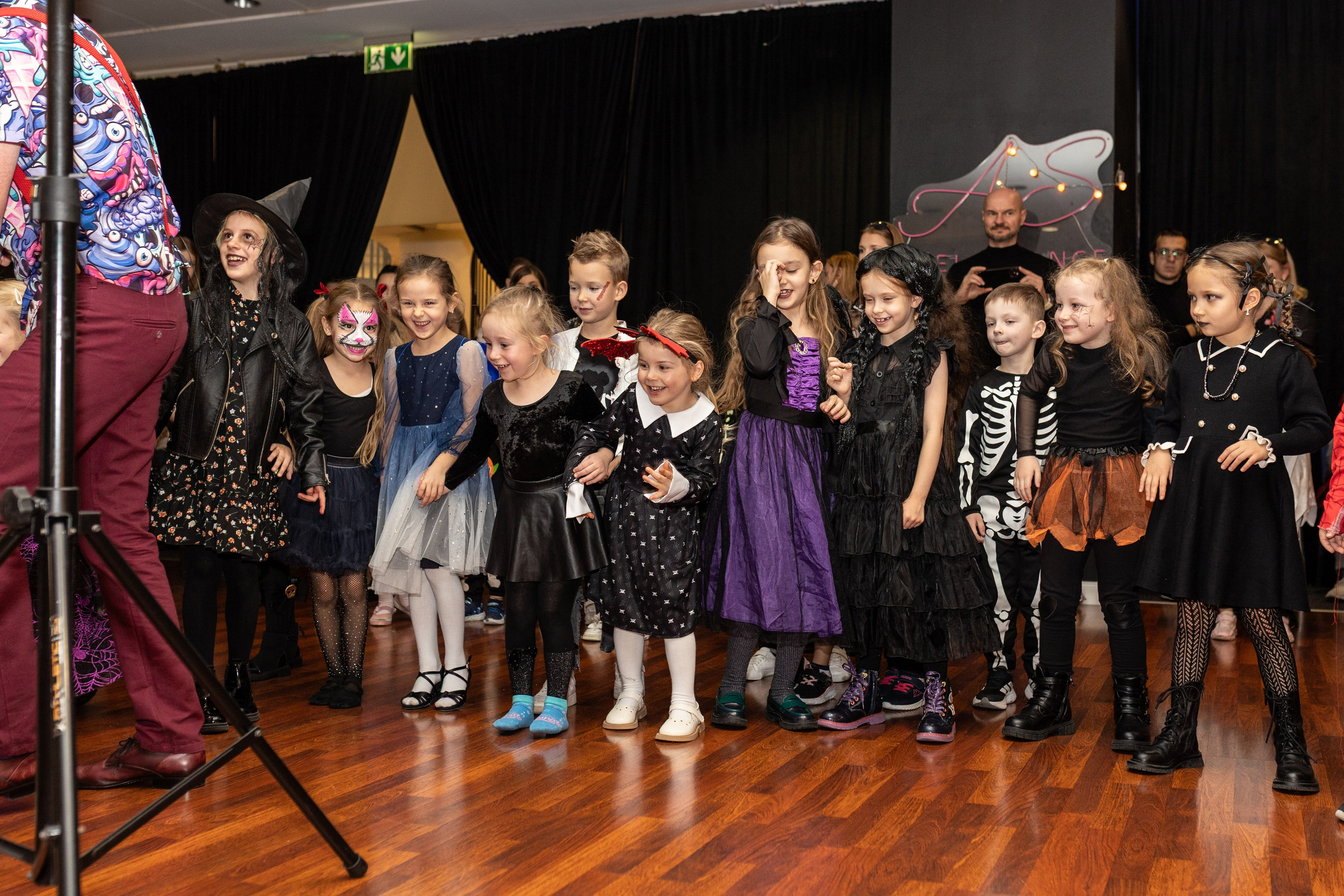 Leo dance studio Helloween 2025. Семейный и детский фотограф в Варшаве Мила Бобровская