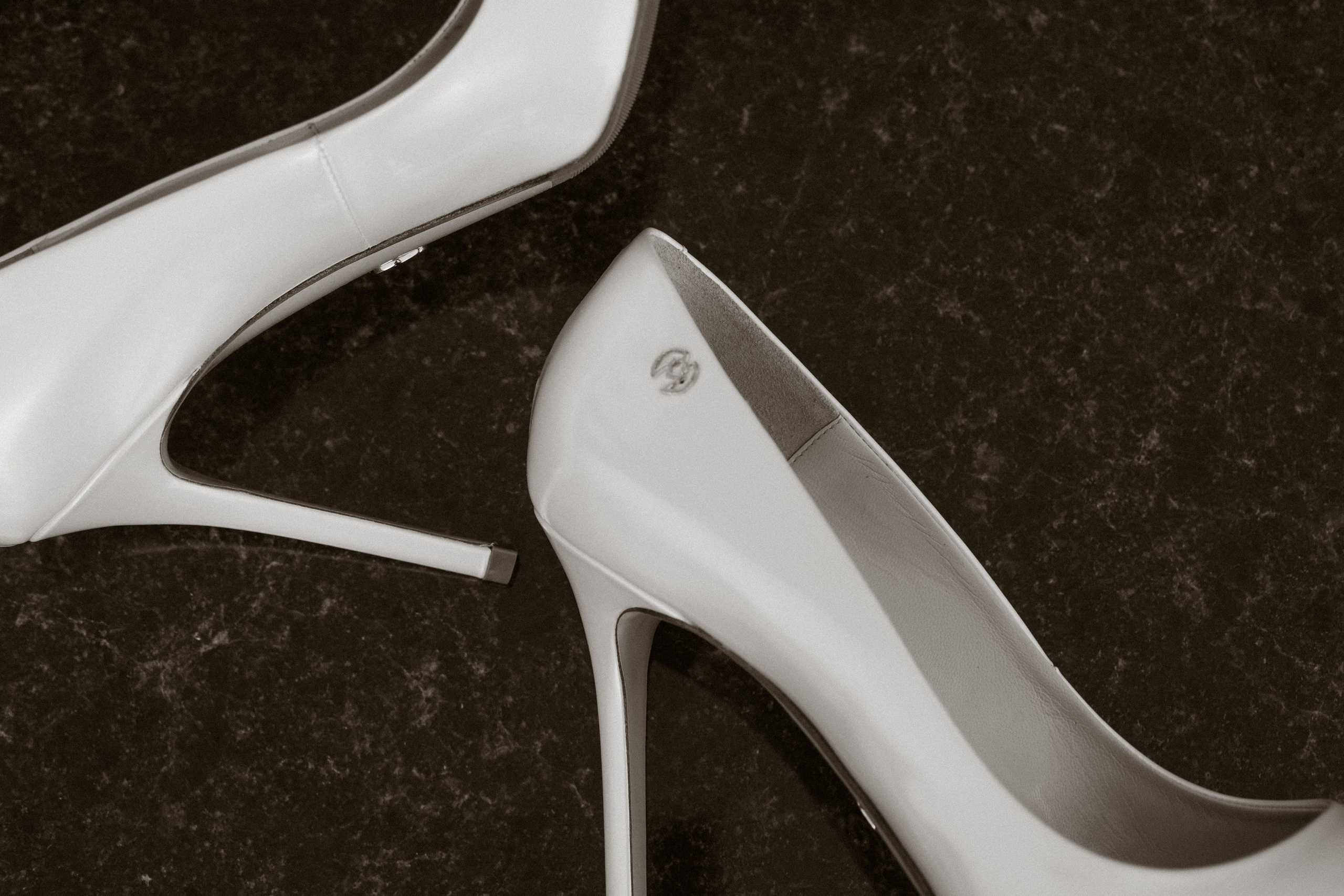 Mari & Tom. Paola wedding photographer / videographer in Barcelona