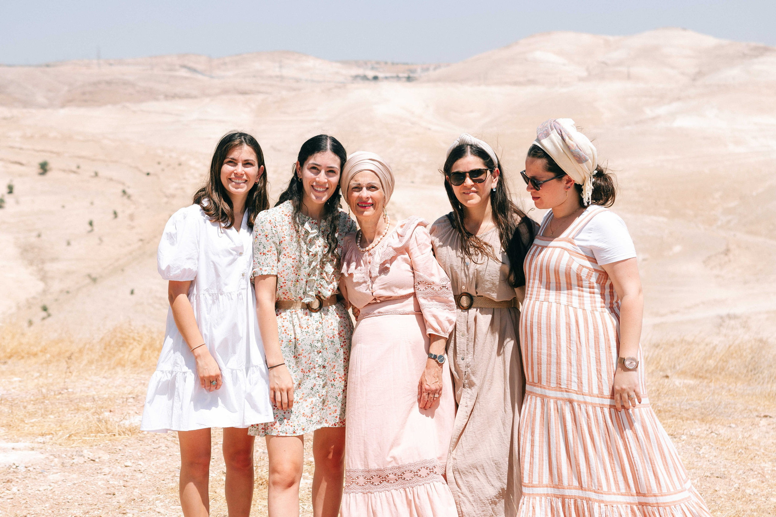 MAALE ADUMIM, HOME PHOTO SESSION + DESERT. Https://shi-photo.com/