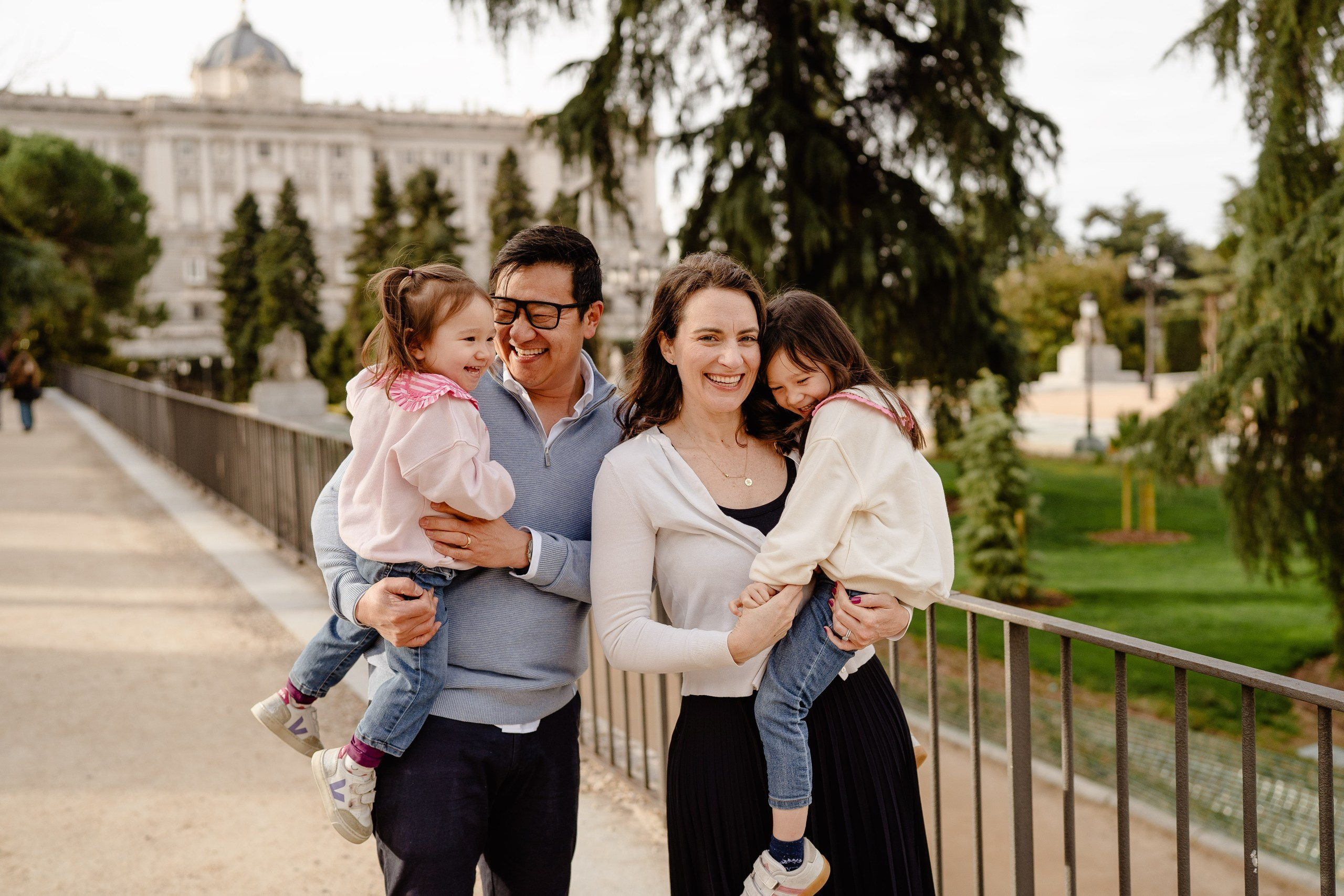 Family photoshoot in Jardines de Sabatini, Madrid. Madrid Photographer for Proposals, Engagements & Families | Anya Petrova